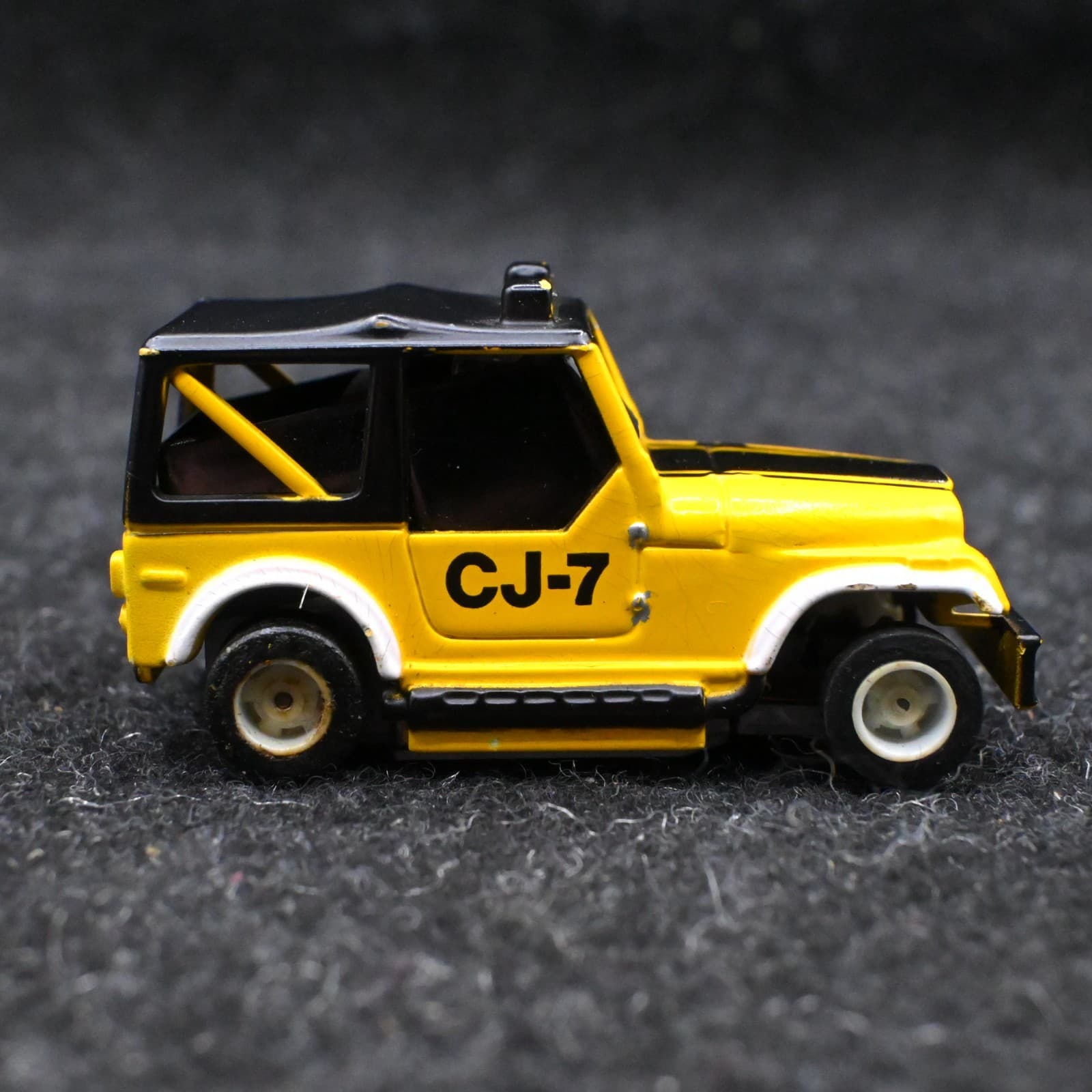 Vintage TYCO Scale Slot Car Jeep CJ-7 Yellow HO 1/87 Hong Kong
