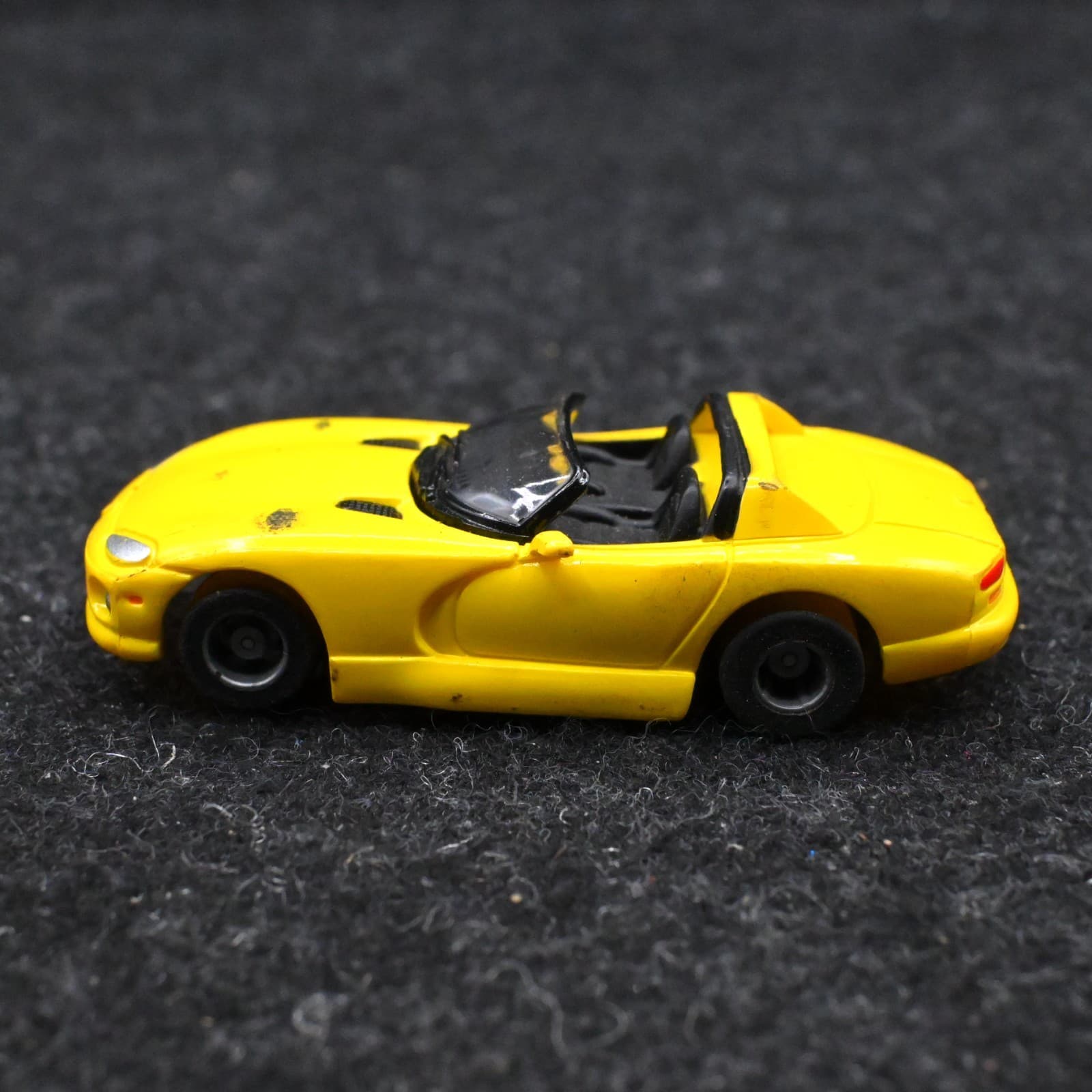 Vintage TYCO Yellow Dodge Viper HO Slot Car 440-X2 Chassis
