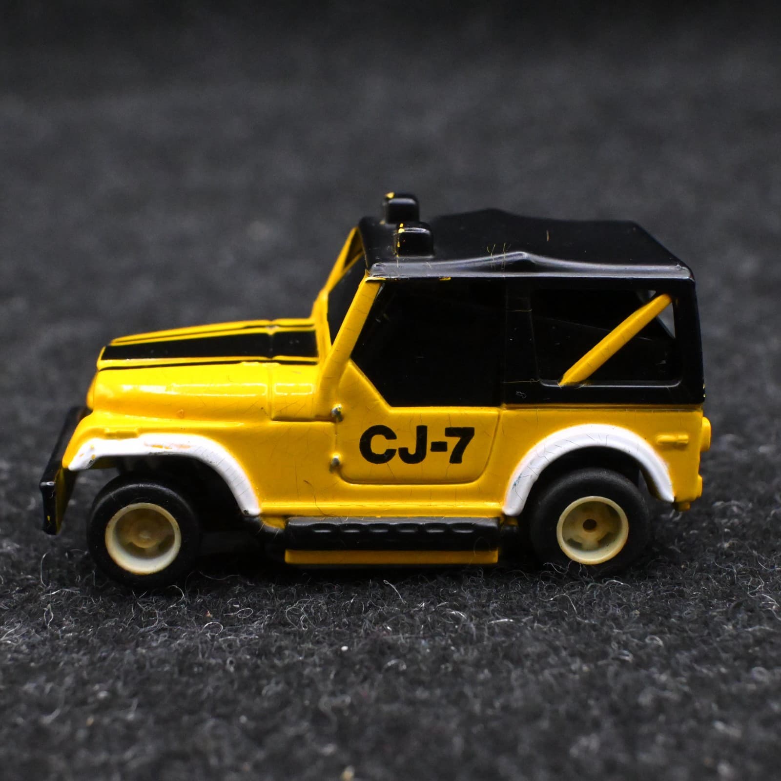 Vintage TYCO Scale Slot Car Jeep CJ-7 Yellow HO 1/87 Hong Kong - Thumbnail 4