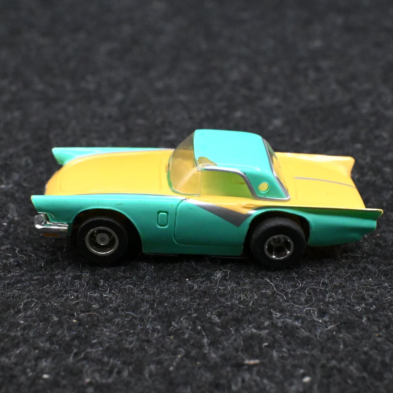 Vintage 1950s Ford Thunderbird Green/White Slot Car - Thumbnail 3