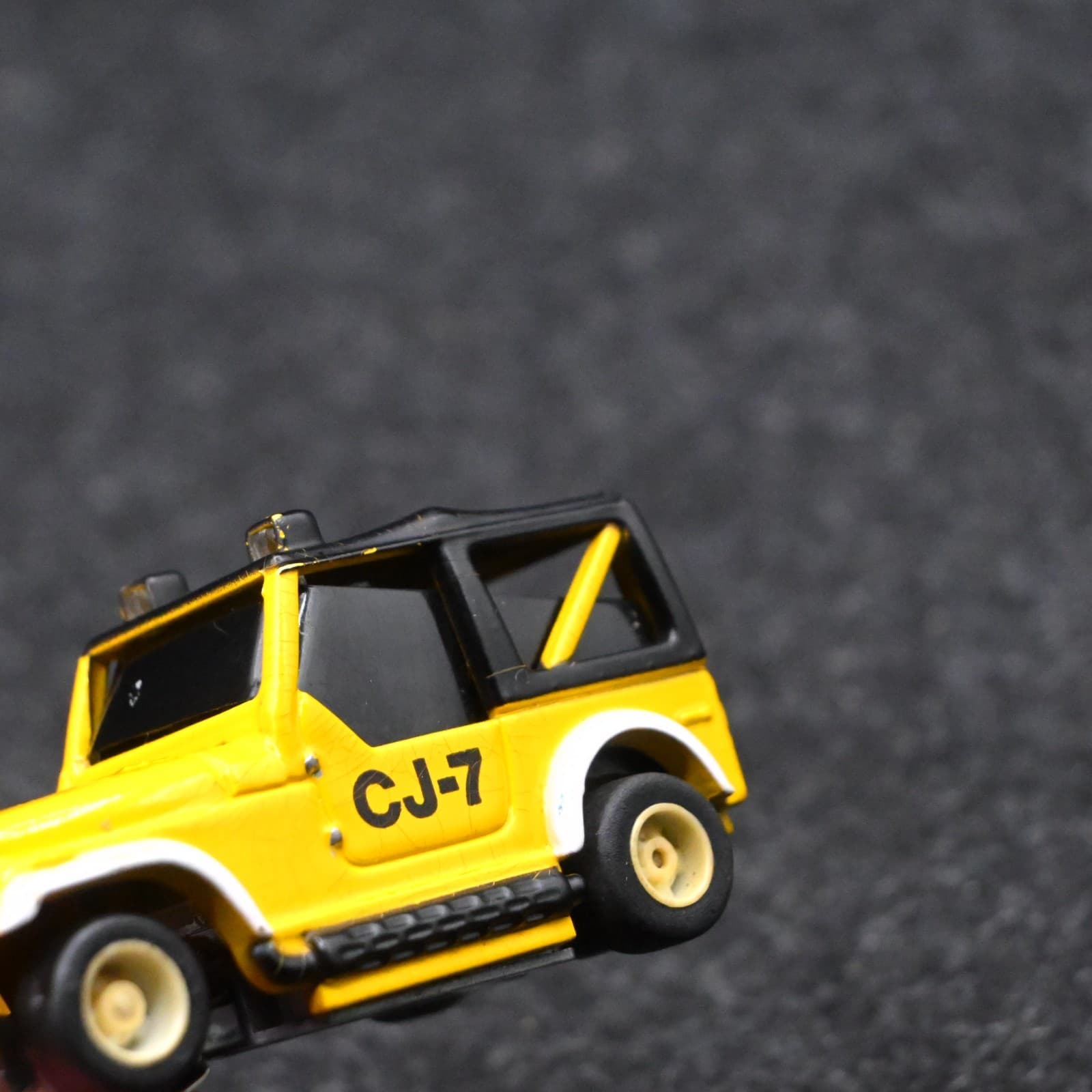 Vintage TYCO Scale Slot Car Jeep CJ-7 Yellow HO 1/87 Hong Kong - Thumbnail 10