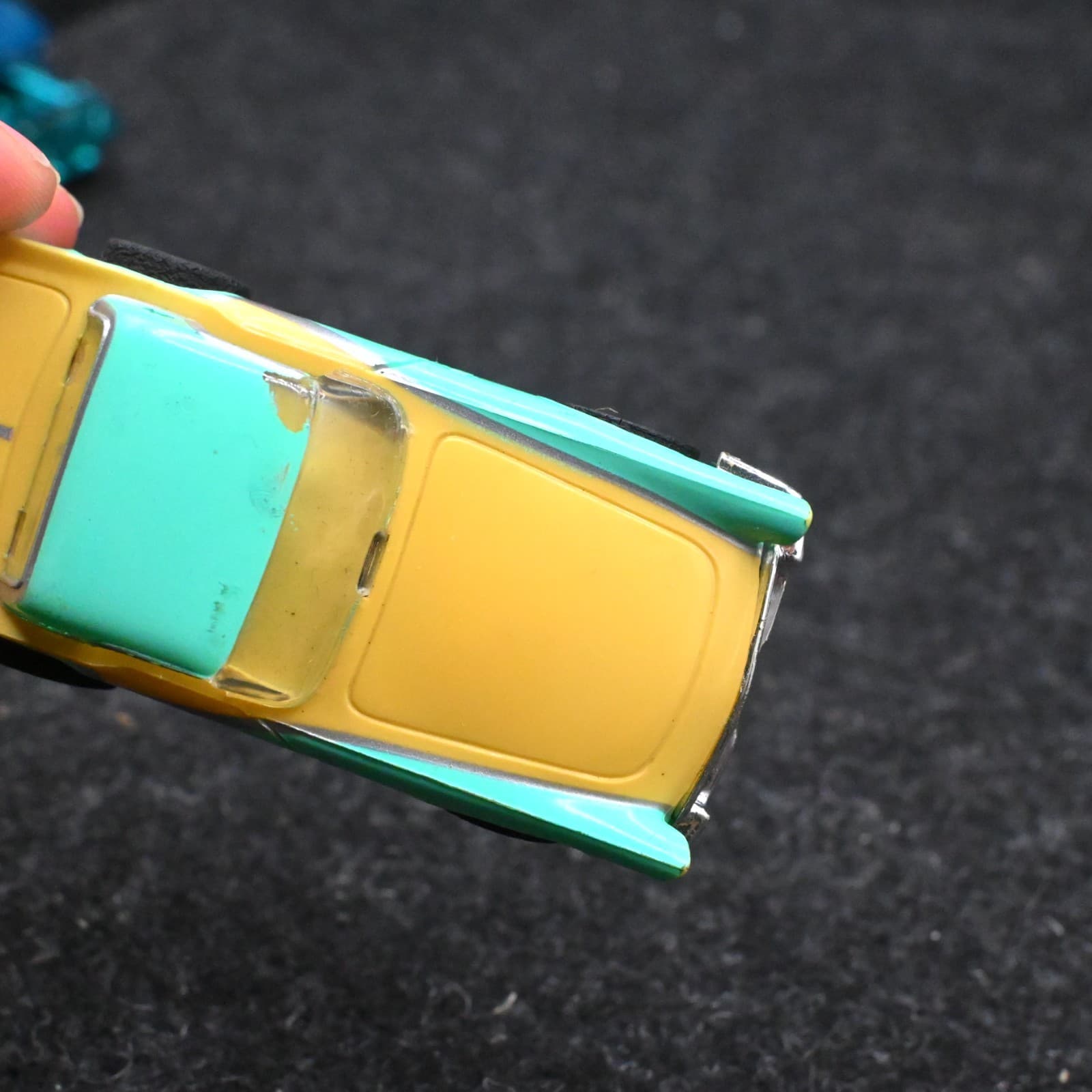Vintage 1950s Ford Thunderbird Green/White Slot Car - Thumbnail 6