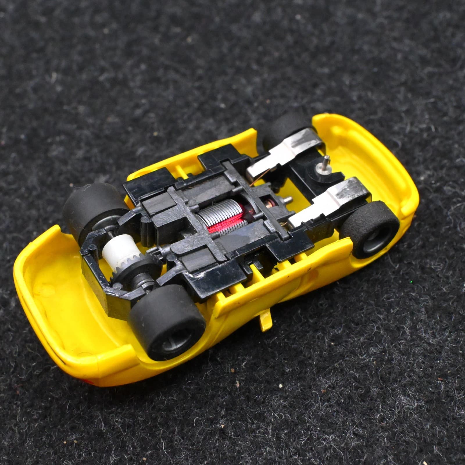 Vintage TYCO Yellow Dodge Viper HO Slot Car 440-X2 Chassis - Thumbnail 8
