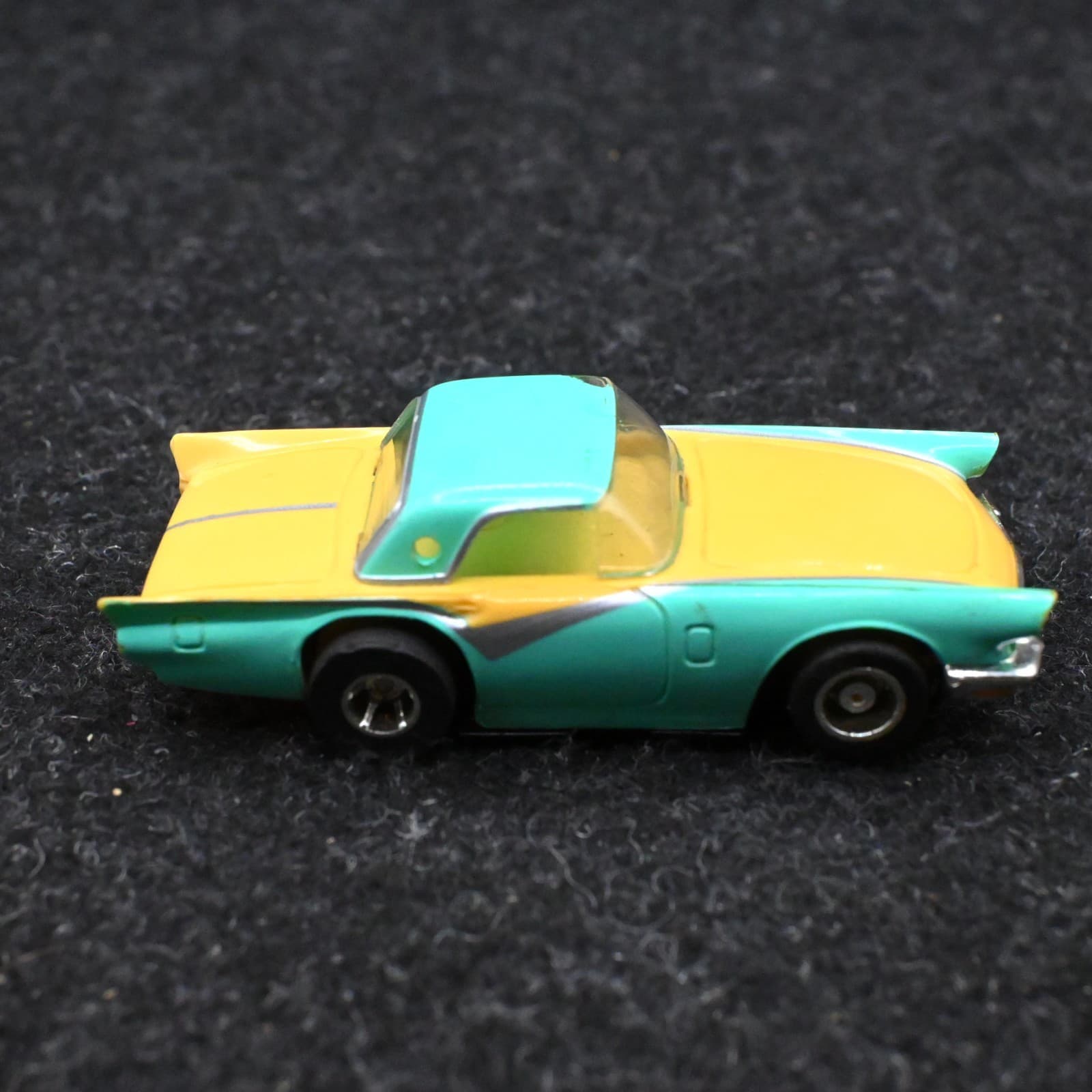Vintage 1950s Ford Thunderbird Green/White Slot Car