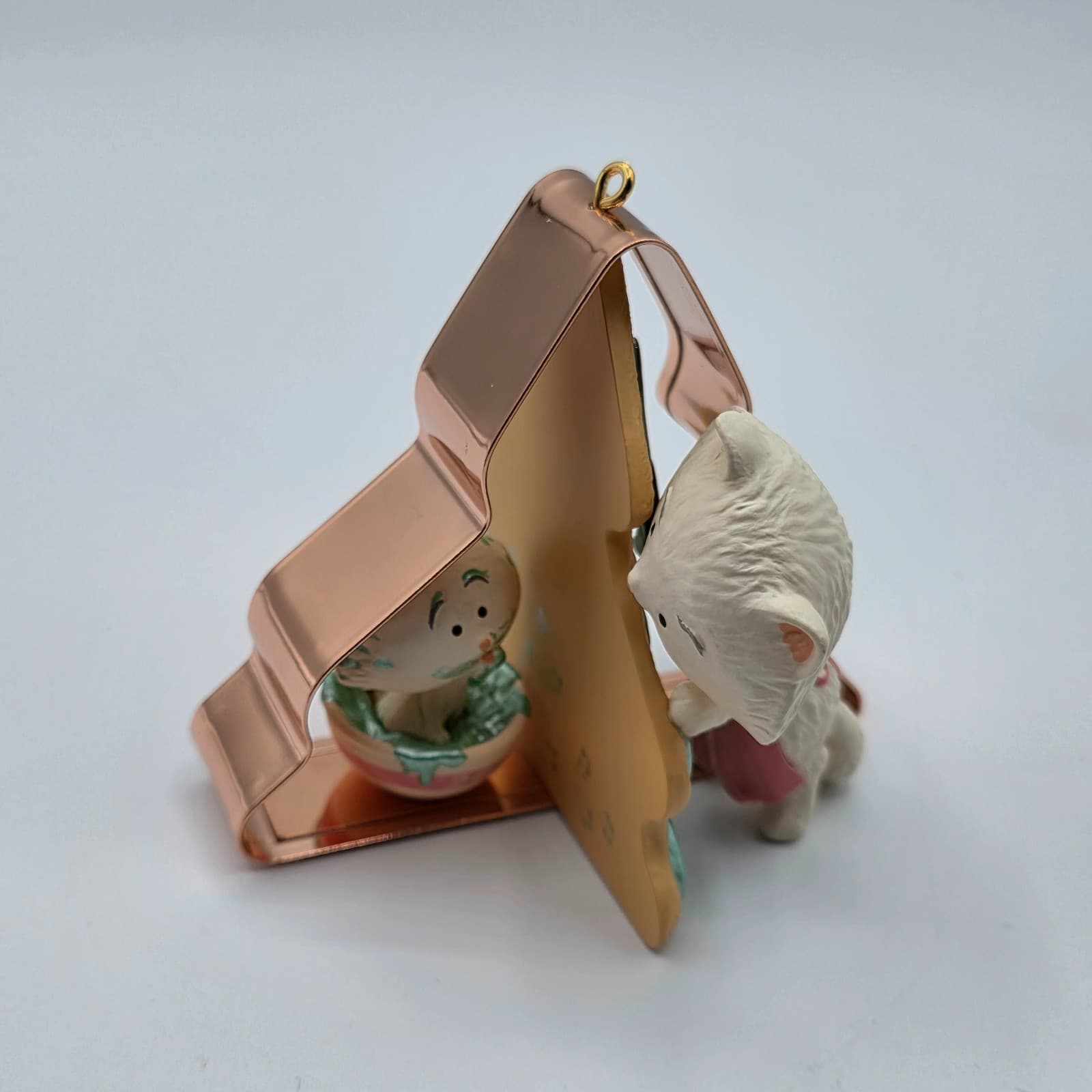 2002 Hallmark Keepsake Ornament Christmas Baking Memories - Thumbnail 2
