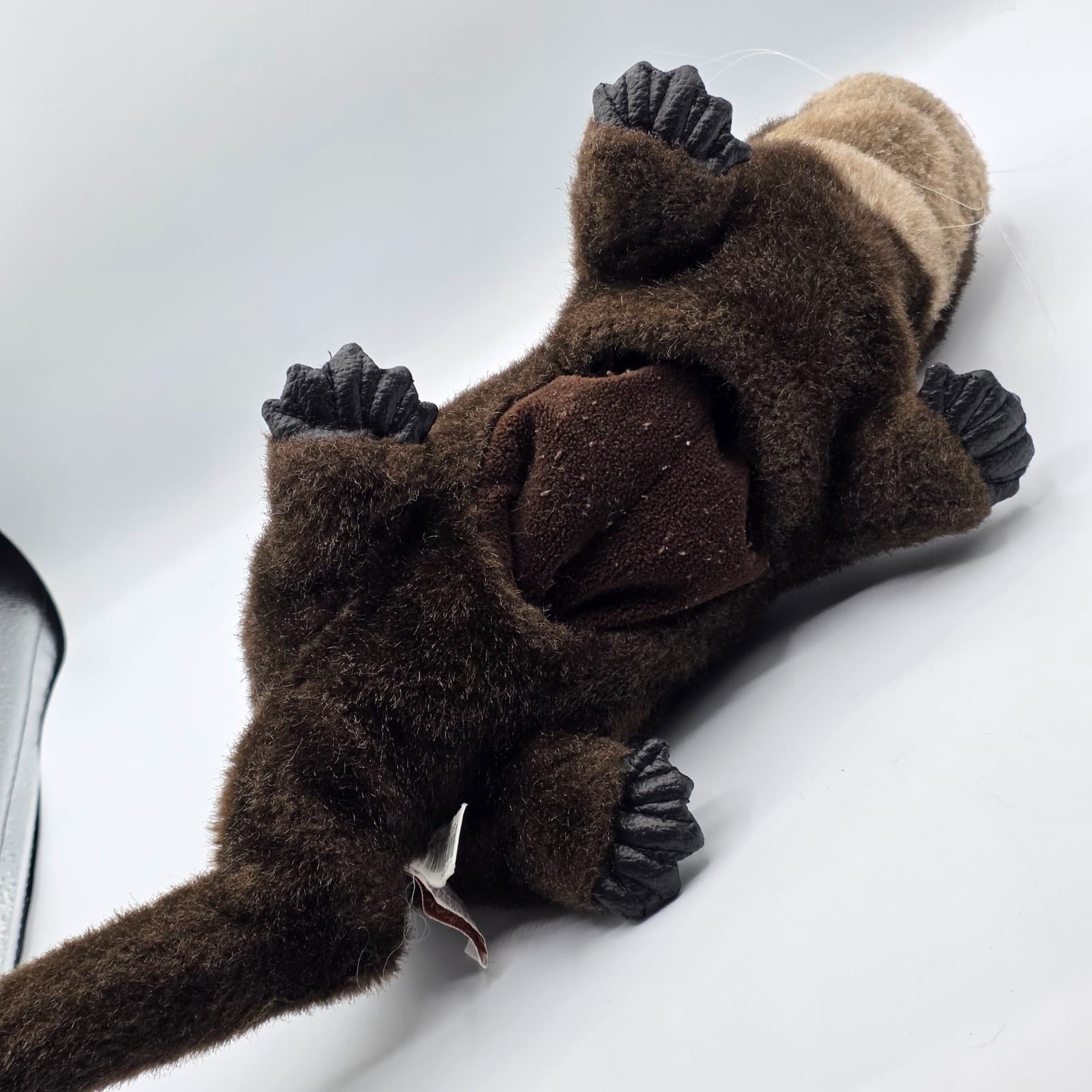 FOLKMANIS HAND PUPPET BROWN RIVER OTTER FULL BODY - 18" LONG - Thumbnail 4