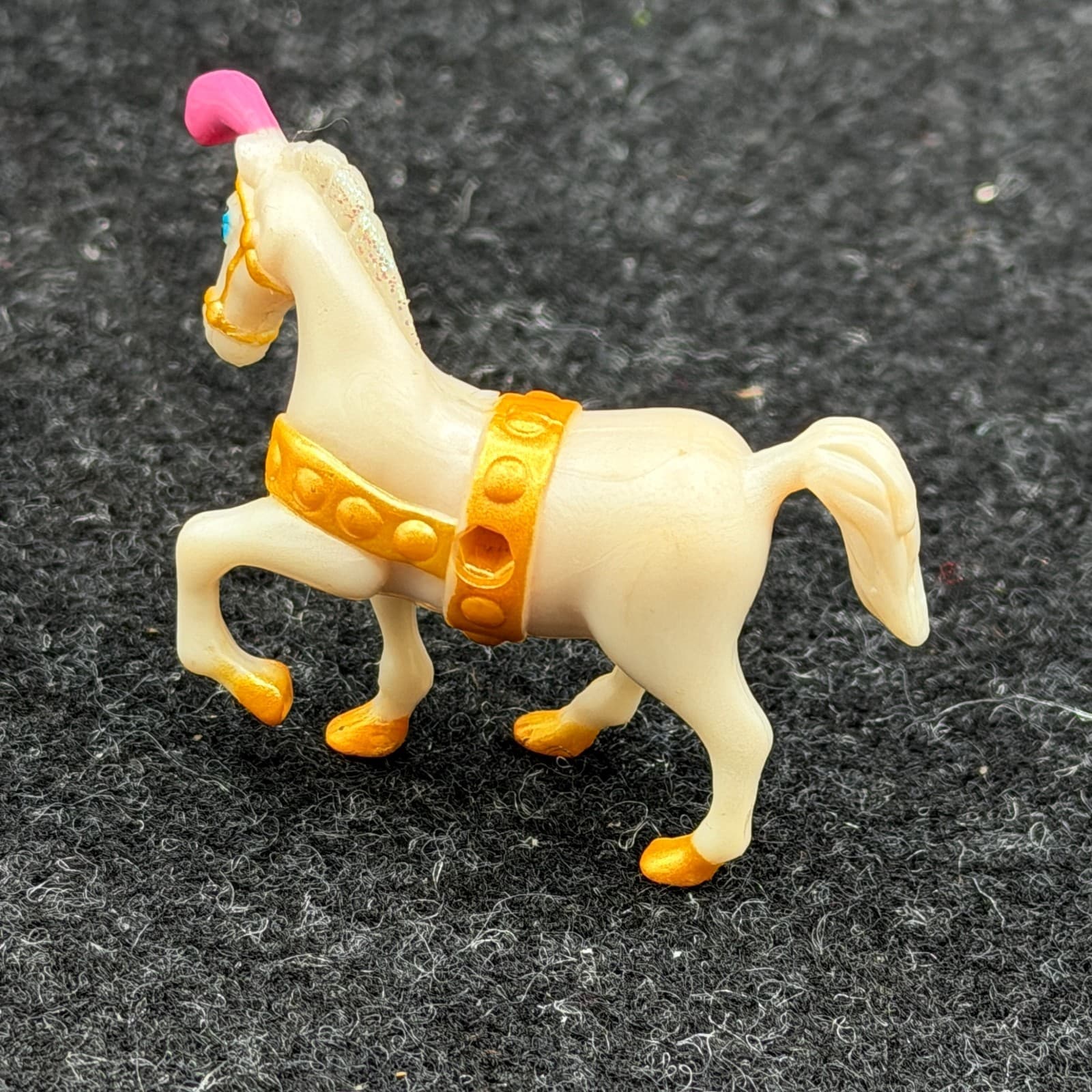 1 Vintage 1995 Polly Pocket Carriage Horses for Cinderella Wedding Palace - Thumbnail 3