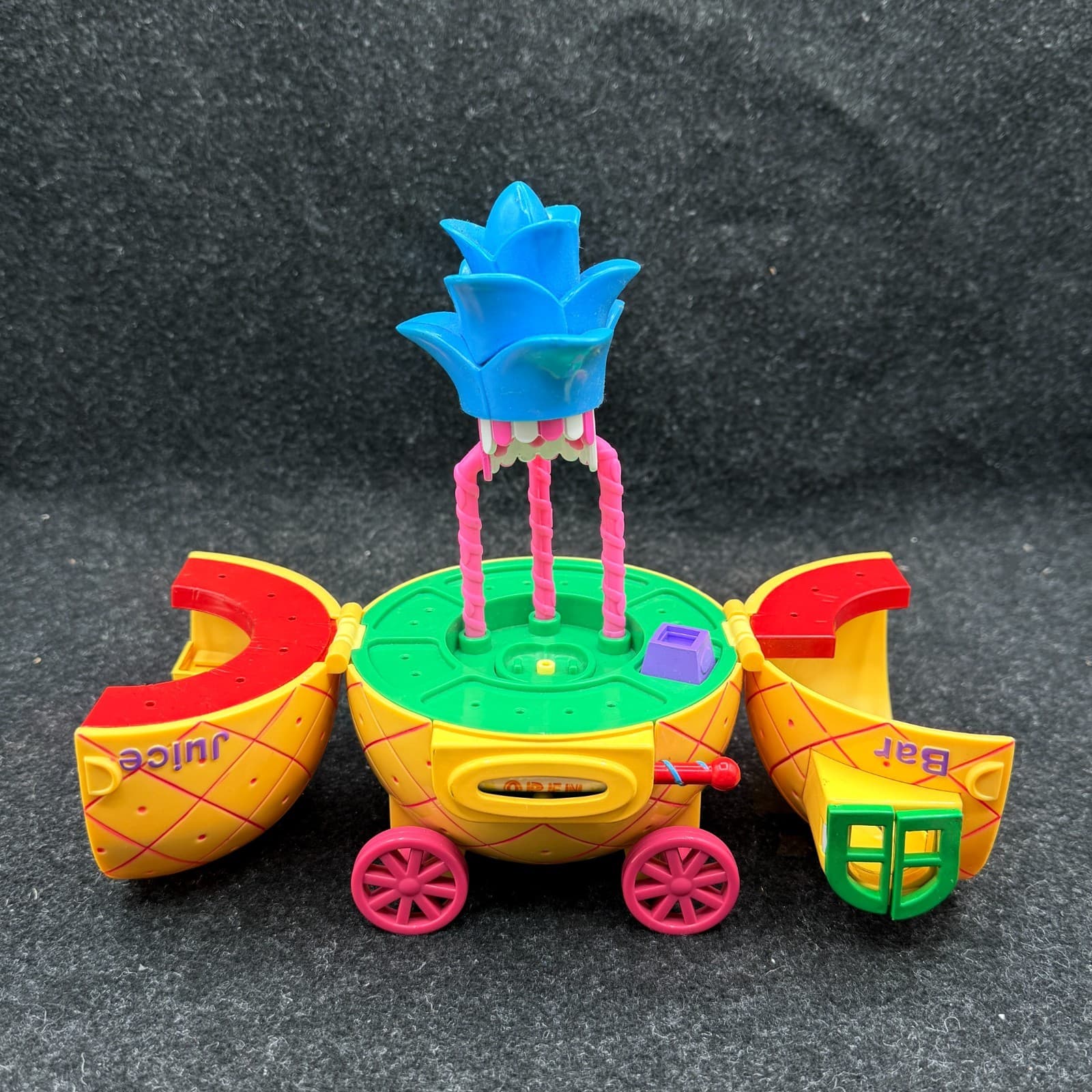 2001 Tan Hello Kitty Dream World Pineapple Tropical Juice Bar & accessories - Thumbnail 6