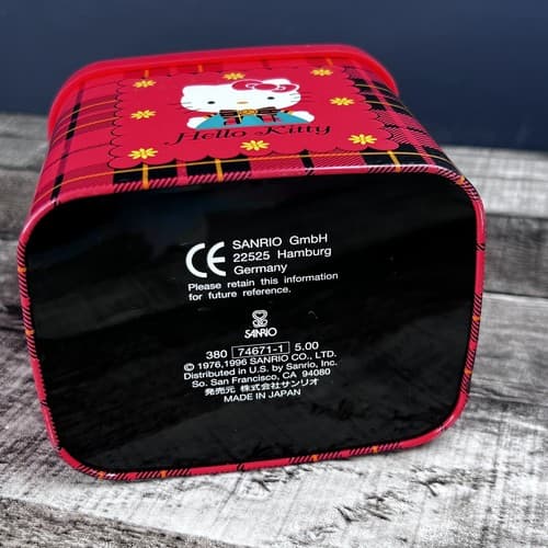 Vintage 1996 Sanrio Hello Kitty Red Plaid Mini Desk Tin Trash Bin Made in Japan - Thumbnail 7
