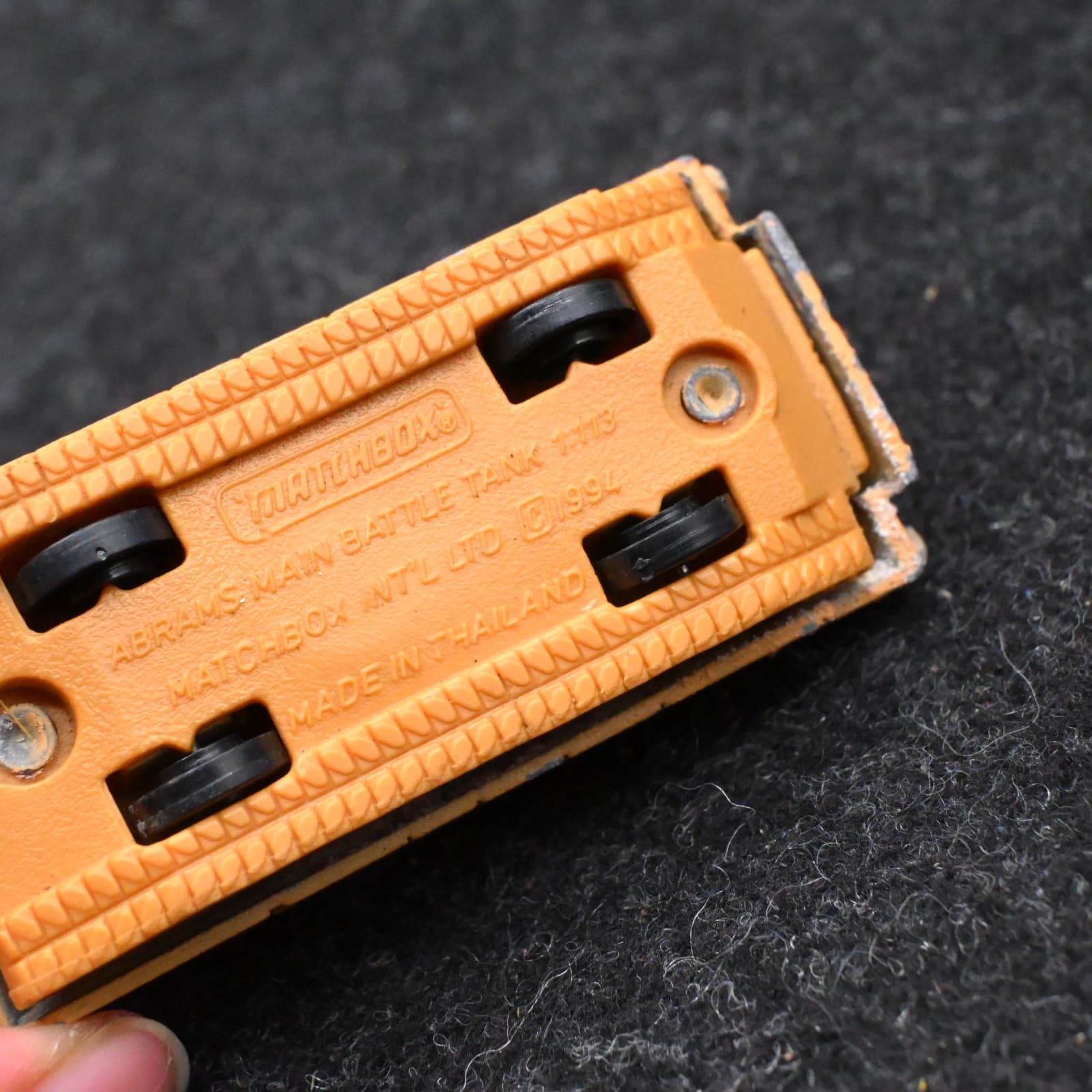 Matchbox Abrams Main Battle Tank 1994 Tan Made in Thailand 1:113 - Thumbnail 2