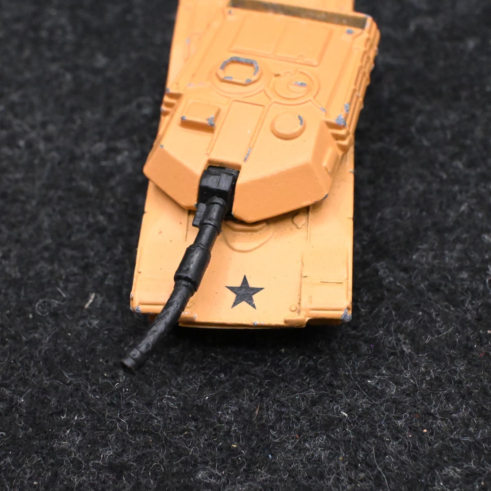 Matchbox Abrams Main Battle Tank 1994 Tan Made in Thailand 1:113 - Thumbnail 5