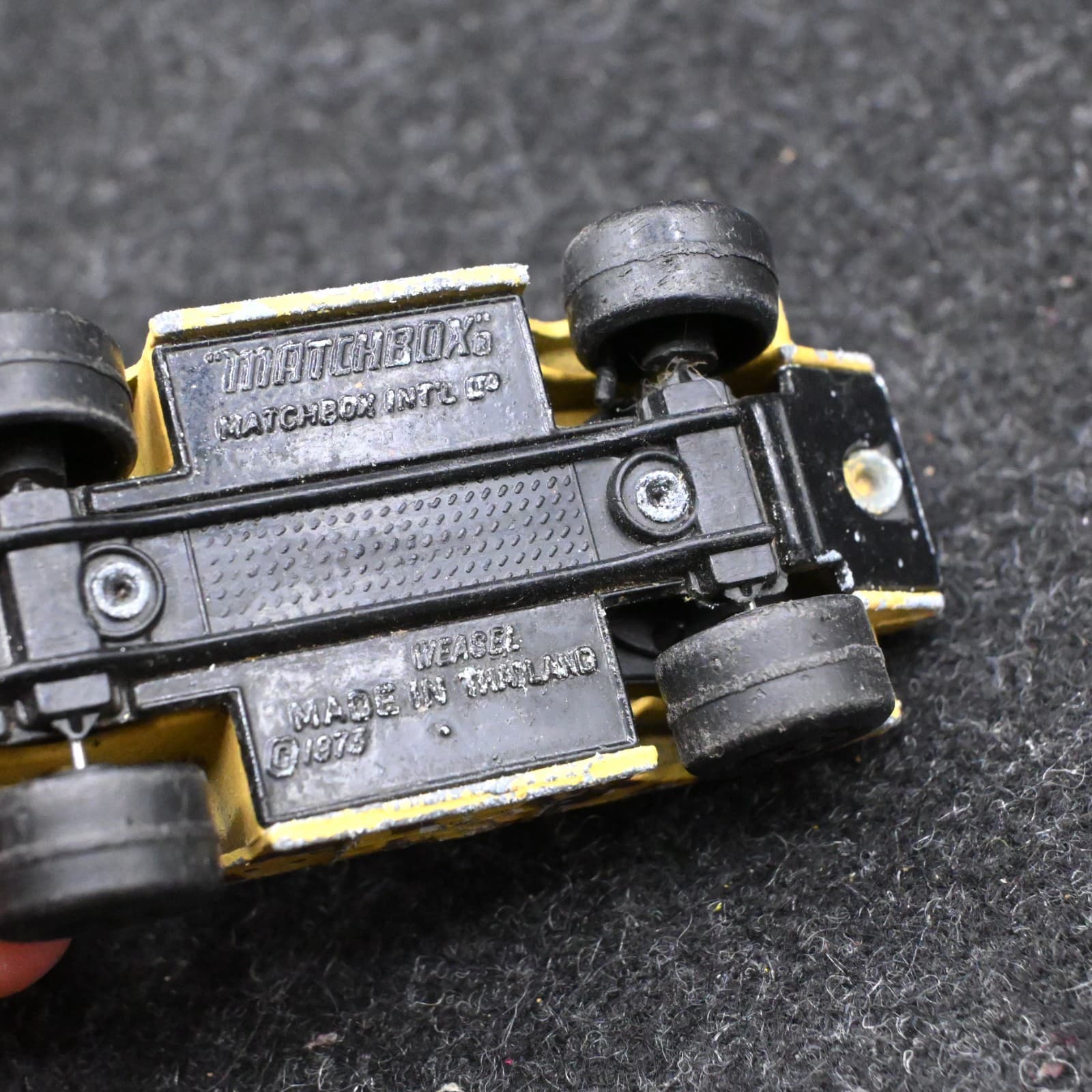 Vintage 1993 Matchbox MB 70 Military Tank Tan Die-Cast 1:65 Scale - Thumbnail 8