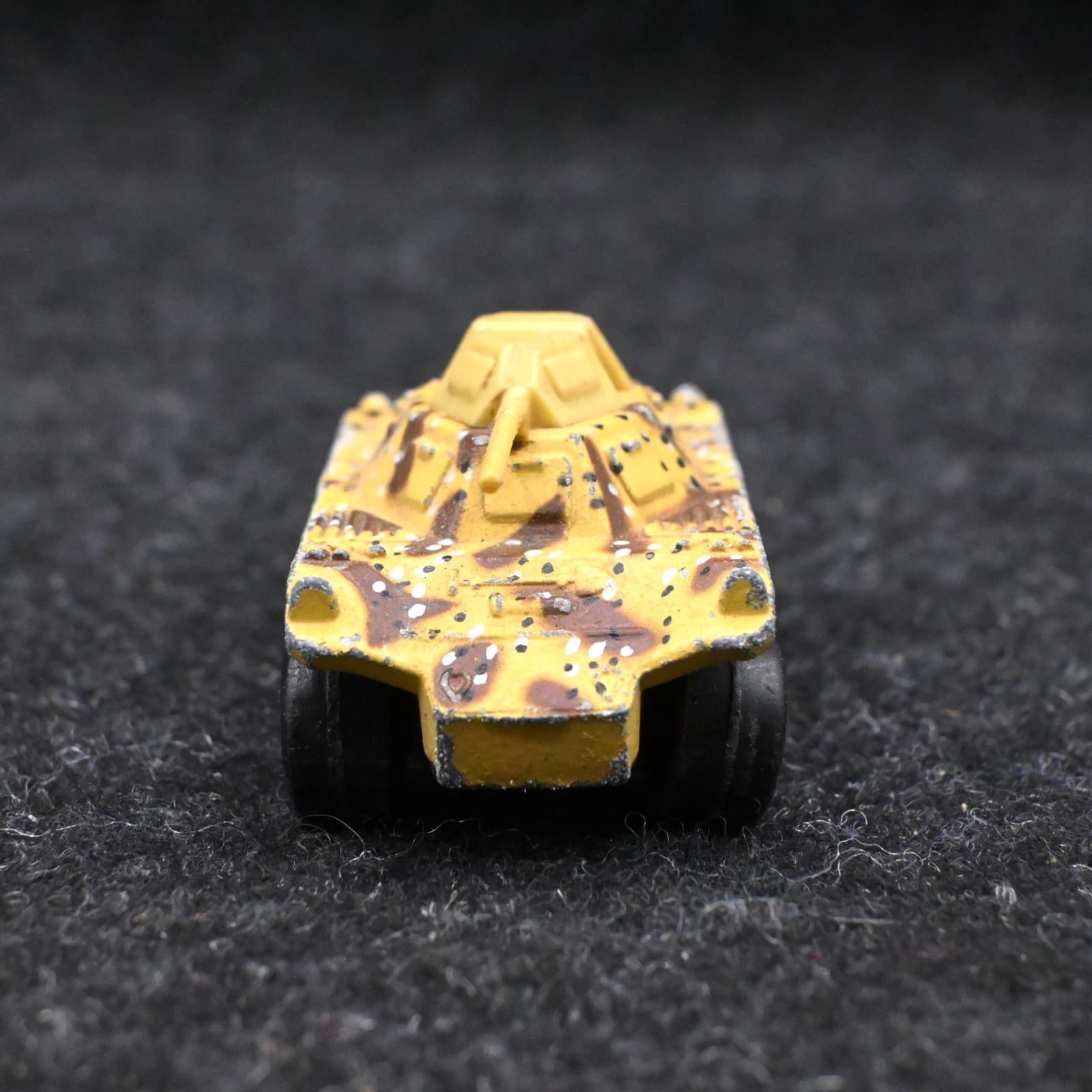Vintage 1993 Matchbox MB 70 Military Tank Tan Die-Cast 1:65 Scale - Thumbnail 2