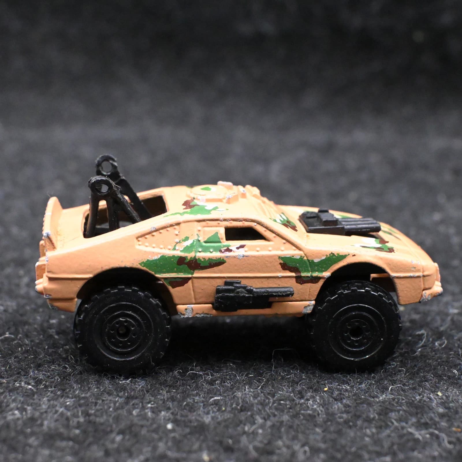HOT WHEELS 1988 M1 Tan Camo 1:64 Scale Diecast Cars Malaysia - Thumbnail 3