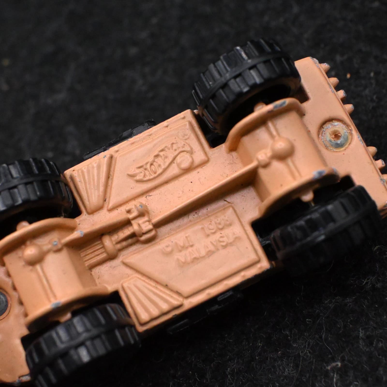 HOT WHEELS 1988 M1 Tan Camo 1:64 Scale Diecast Cars Malaysia - Thumbnail 7