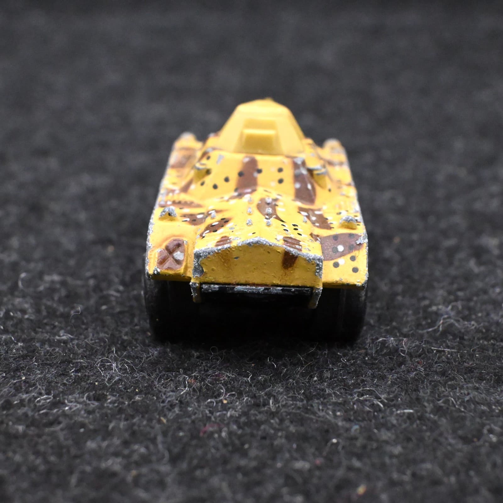 Vintage 1993 Matchbox MB 70 Military Tank Tan Die-Cast 1:65 Scale - Thumbnail 4
