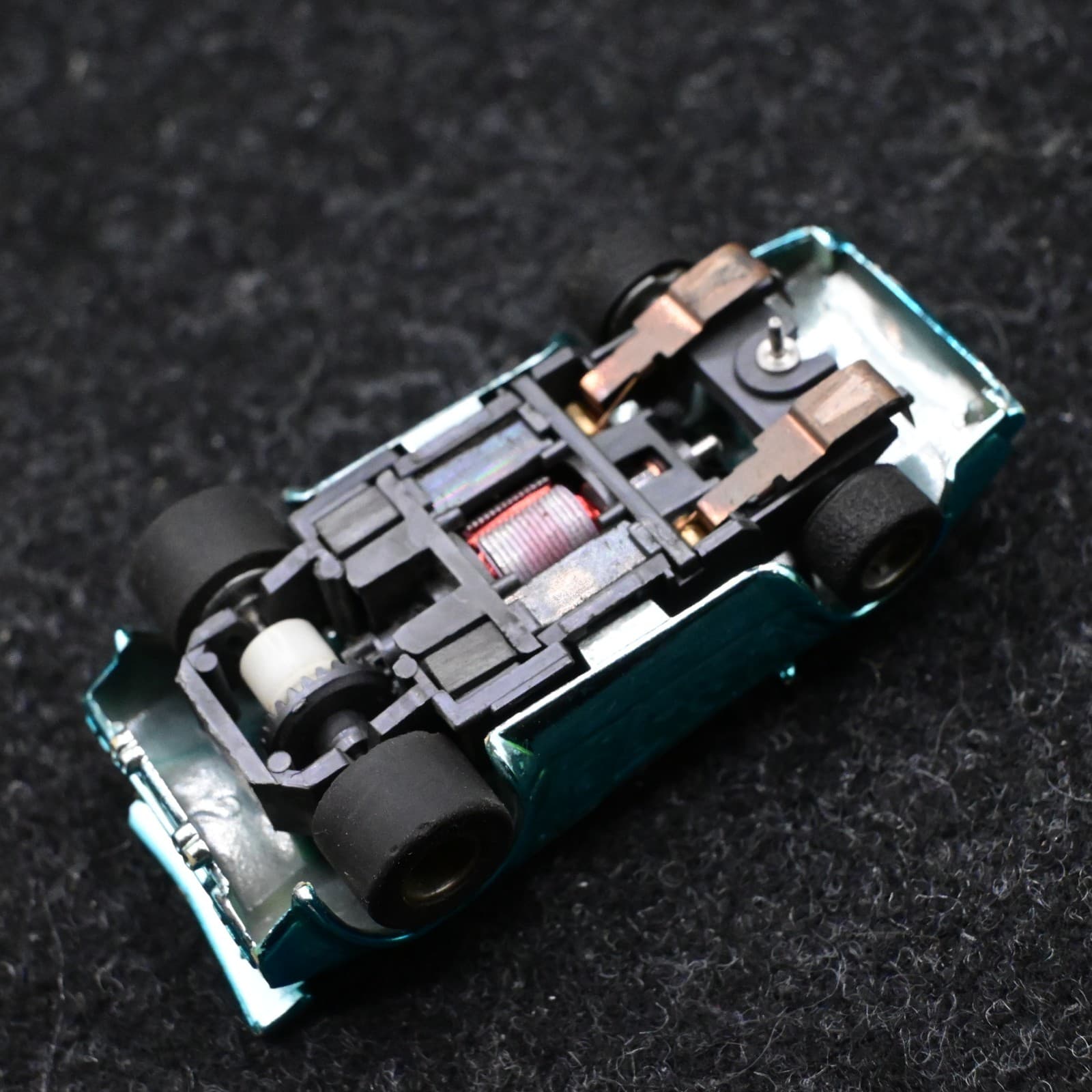 TYCO Cliff Hangers HO Scale Slot Car 6239 LAMBORGHINI COUNTACH Blue/Green Chrome - Thumbnail 8