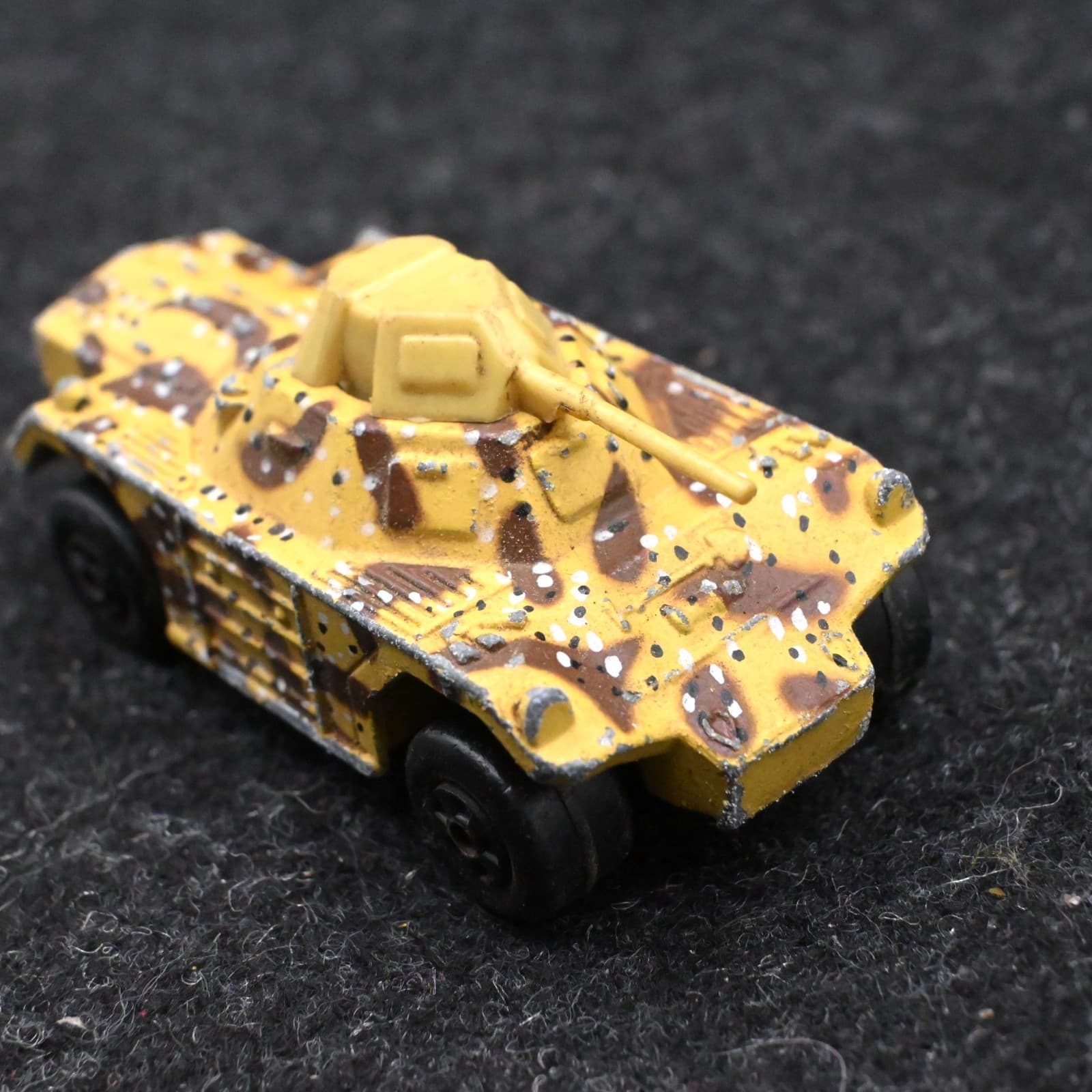Vintage 1993 Matchbox MB 70 Military Tank Tan Die-Cast 1:65 Scale - Thumbnail 6