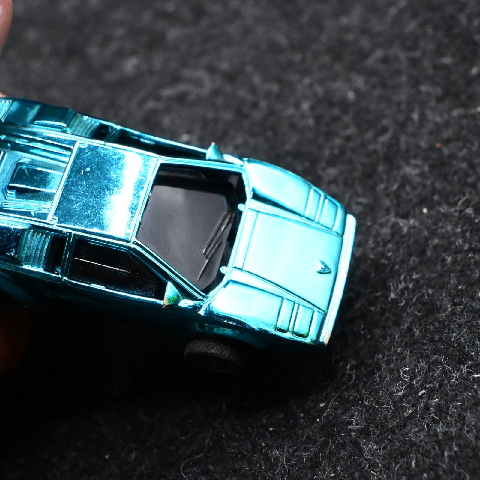 TYCO Cliff Hangers HO Scale Slot Car 6239 LAMBORGHINI COUNTACH Blue/Green Chrome - Thumbnail 9