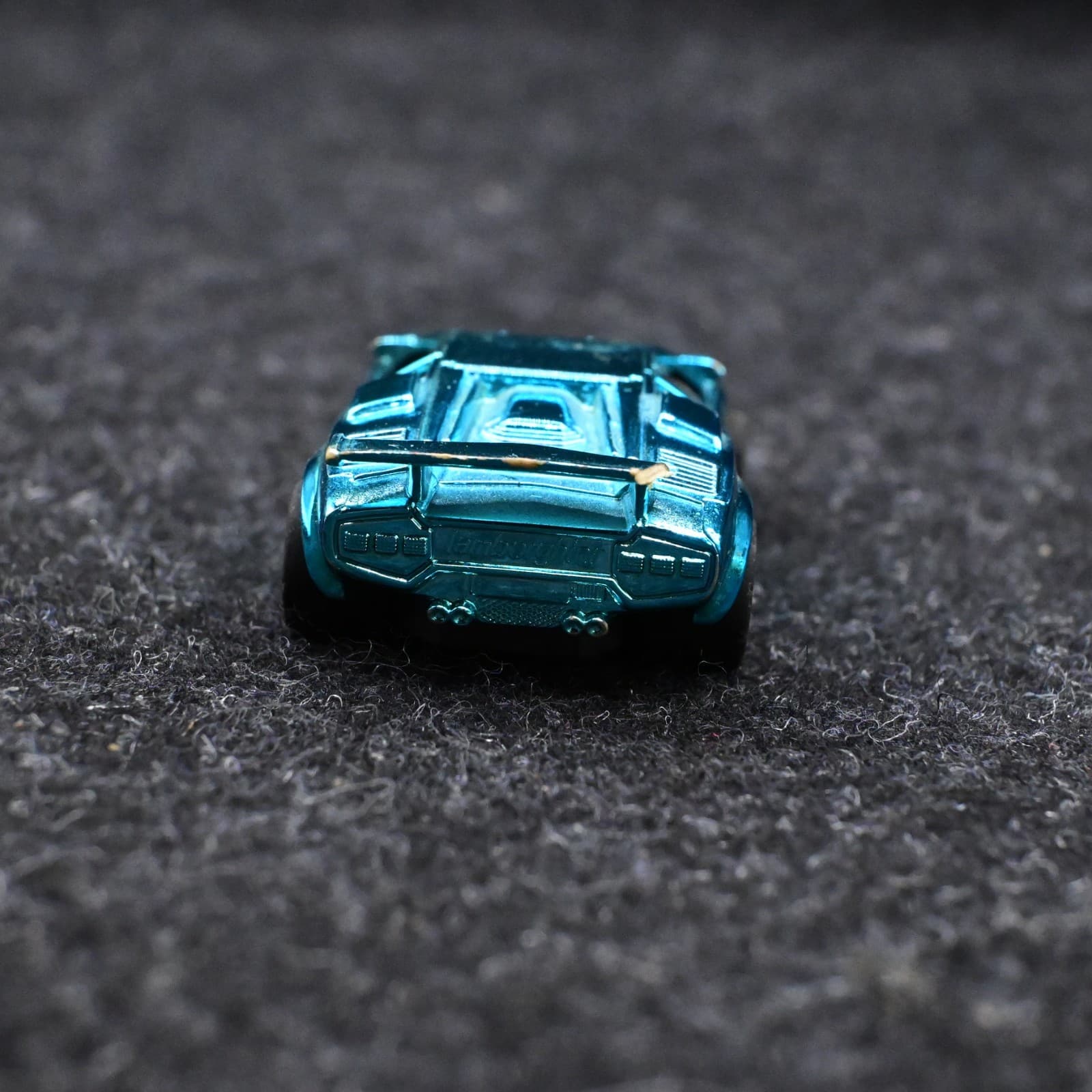 TYCO Cliff Hangers HO Scale Slot Car 6239 LAMBORGHINI COUNTACH Blue/Green Chrome - Thumbnail 6