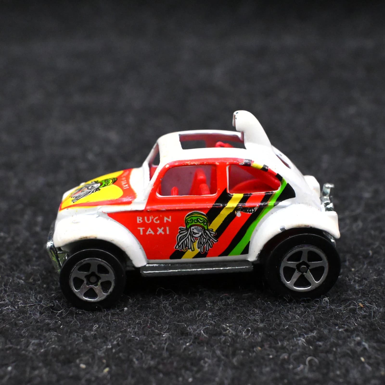 Hot Wheels Baja Bug 'N Taxi Volkwagen Beetle VW ASW 1/64 Scale - Thumbnail 3