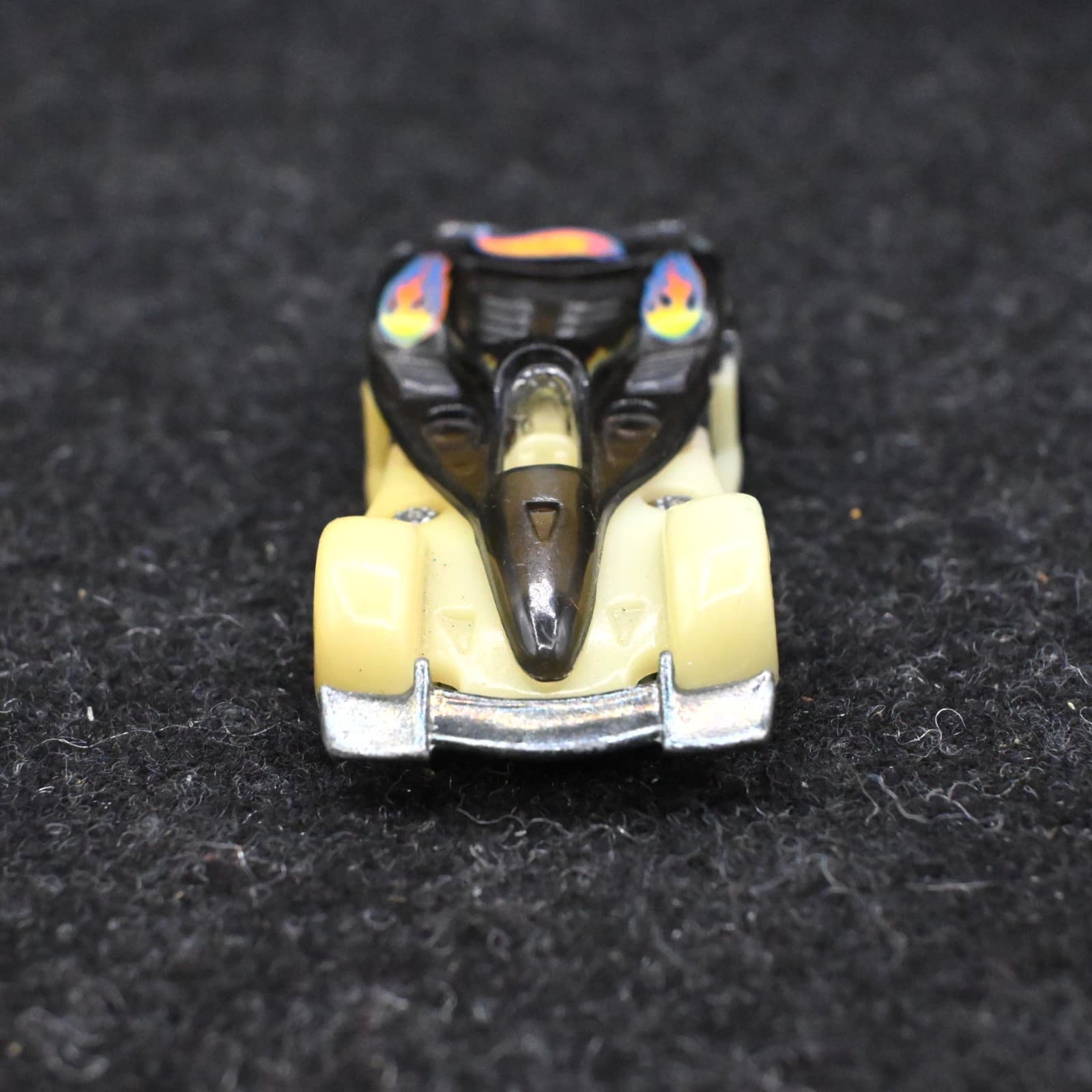 Hotwheels 1995 ROAD ROCKET White Body / Gray Lift Up Hood - Thumbnail 2