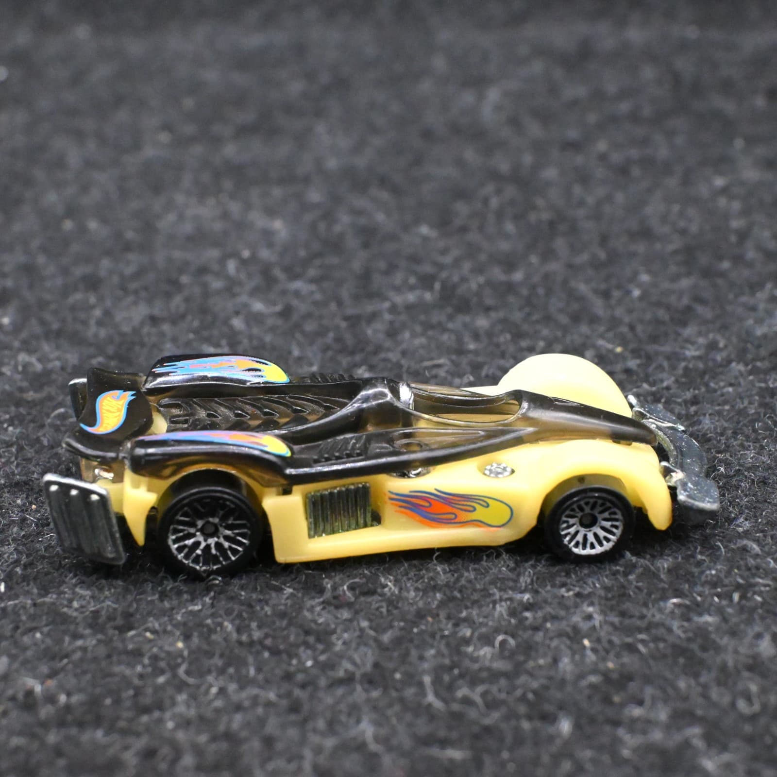 Hotwheels 1995 ROAD ROCKET White Body / Gray Lift Up Hood - Thumbnail 3