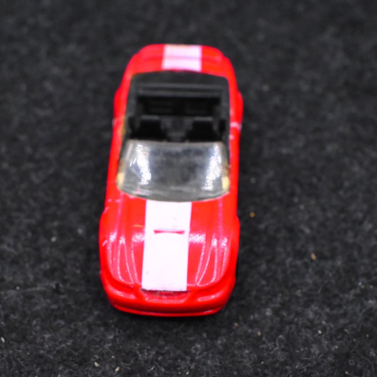 MATCHBOX VINTAGE '99 RED/WHITE FORD MUSTANG CONVERTIBLE - Thumbnail 3