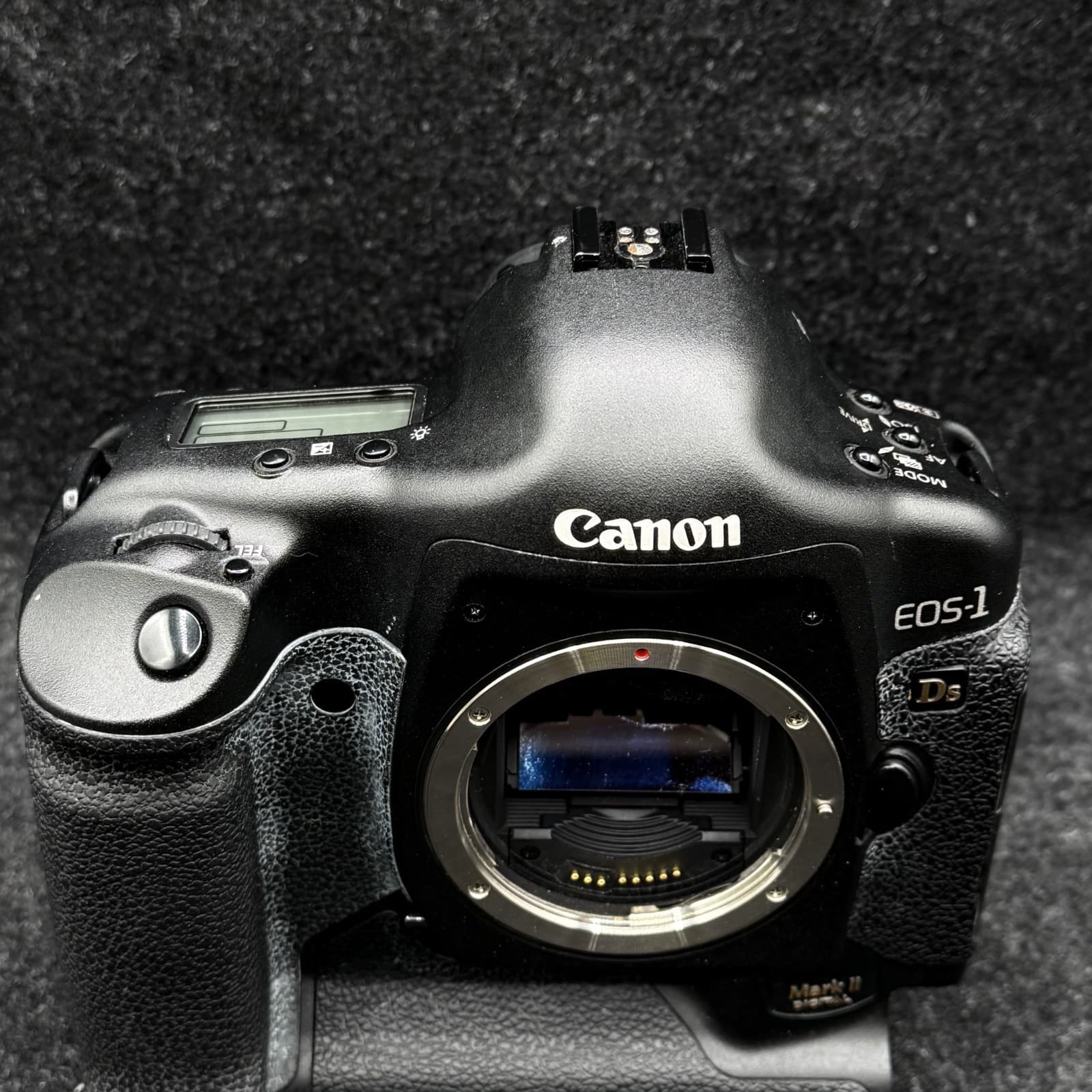 (FOR PARTS/REPAIR) Canon EOS 1D Mark ll Digital SLR Camera Body - Thumbnail 16