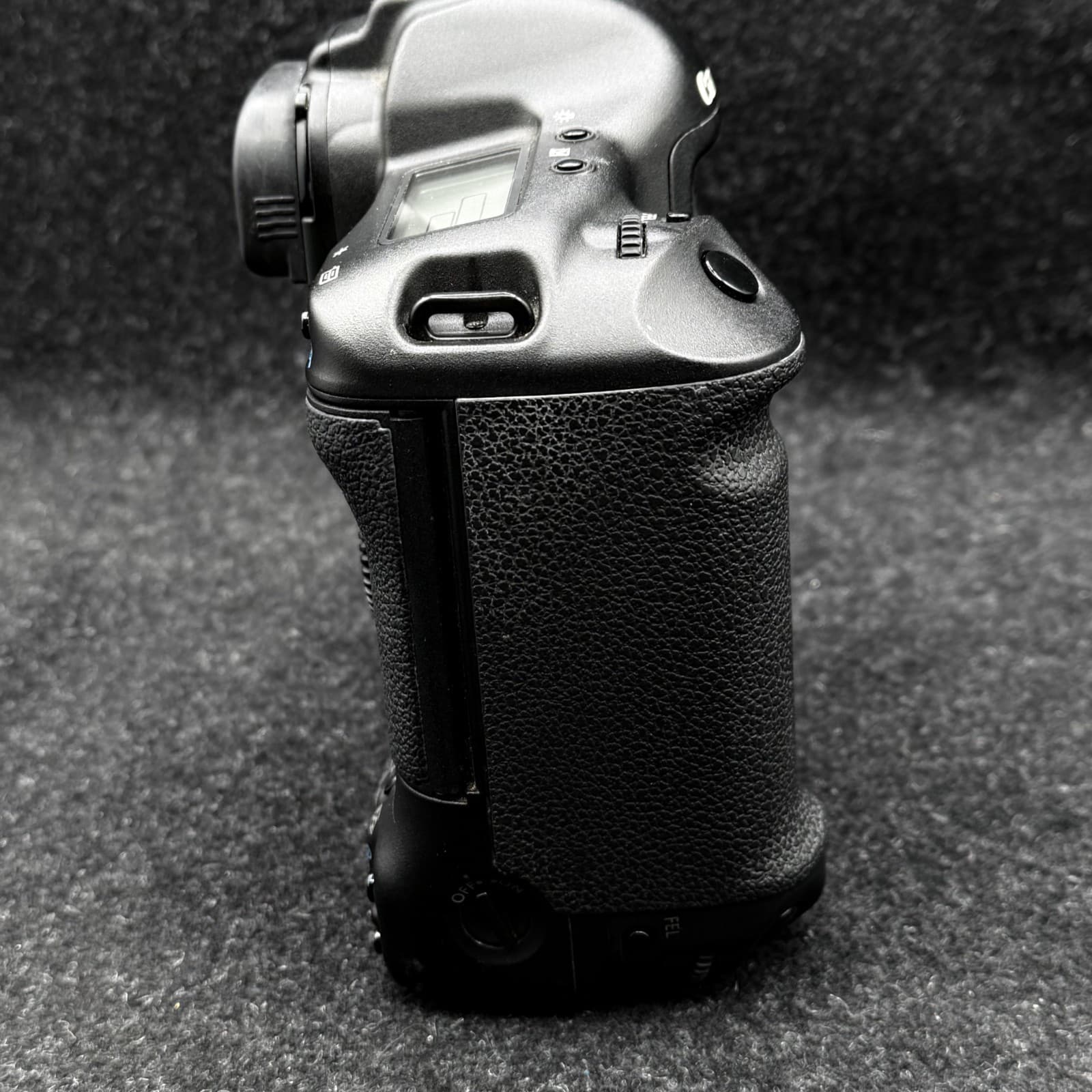 (FOR PARTS/REPAIR) Canon EOS 1D Mark ll Digital SLR Camera Body - Thumbnail 14