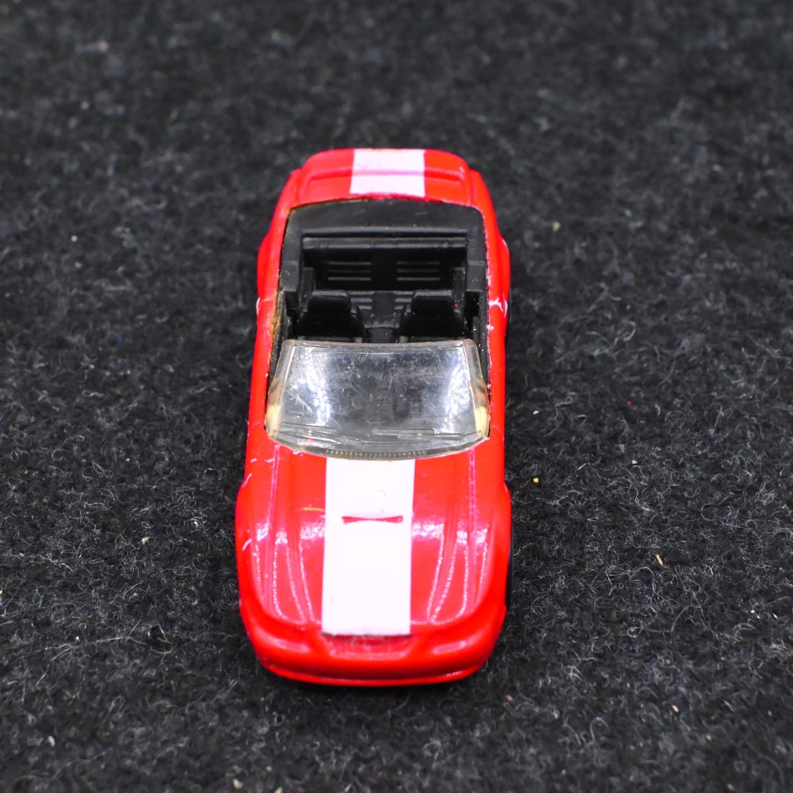 MATCHBOX VINTAGE '99 RED/WHITE FORD MUSTANG CONVERTIBLE - Thumbnail 4