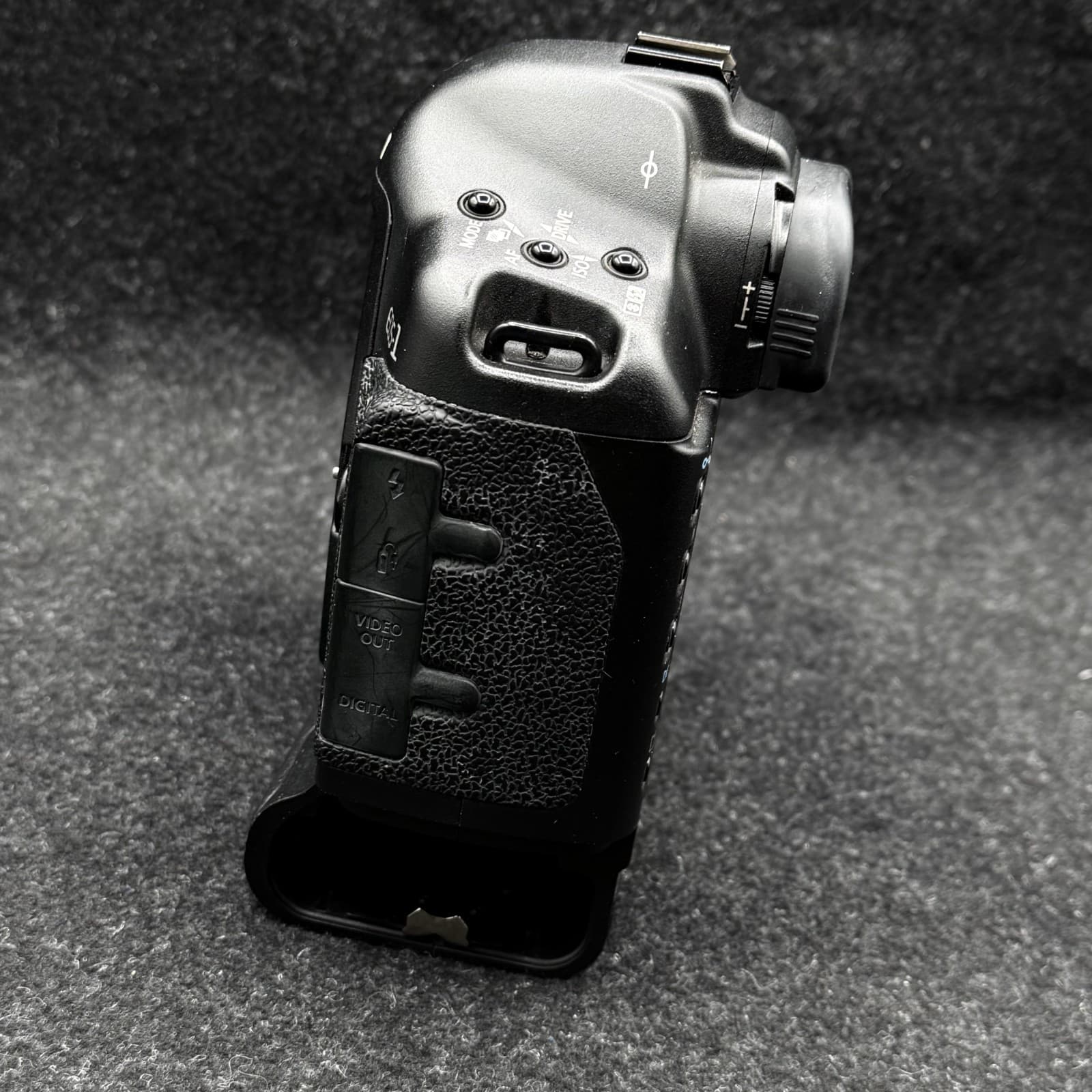 (FOR PARTS/REPAIR) Canon EOS 1D Mark ll Digital SLR Camera Body - Thumbnail 8