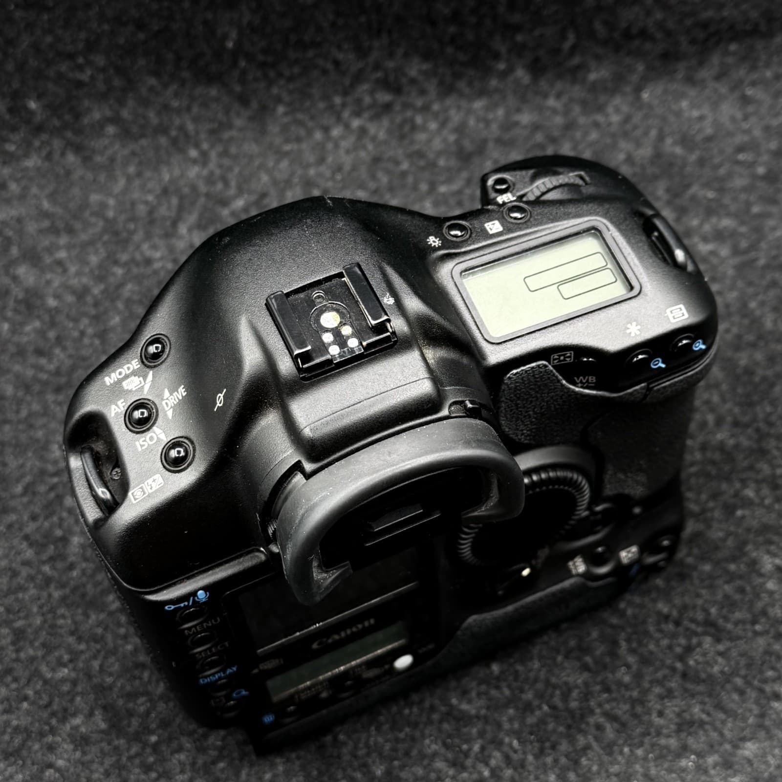 (FOR PARTS/REPAIR) Canon EOS 1D Mark ll Digital SLR Camera Body - Thumbnail 9