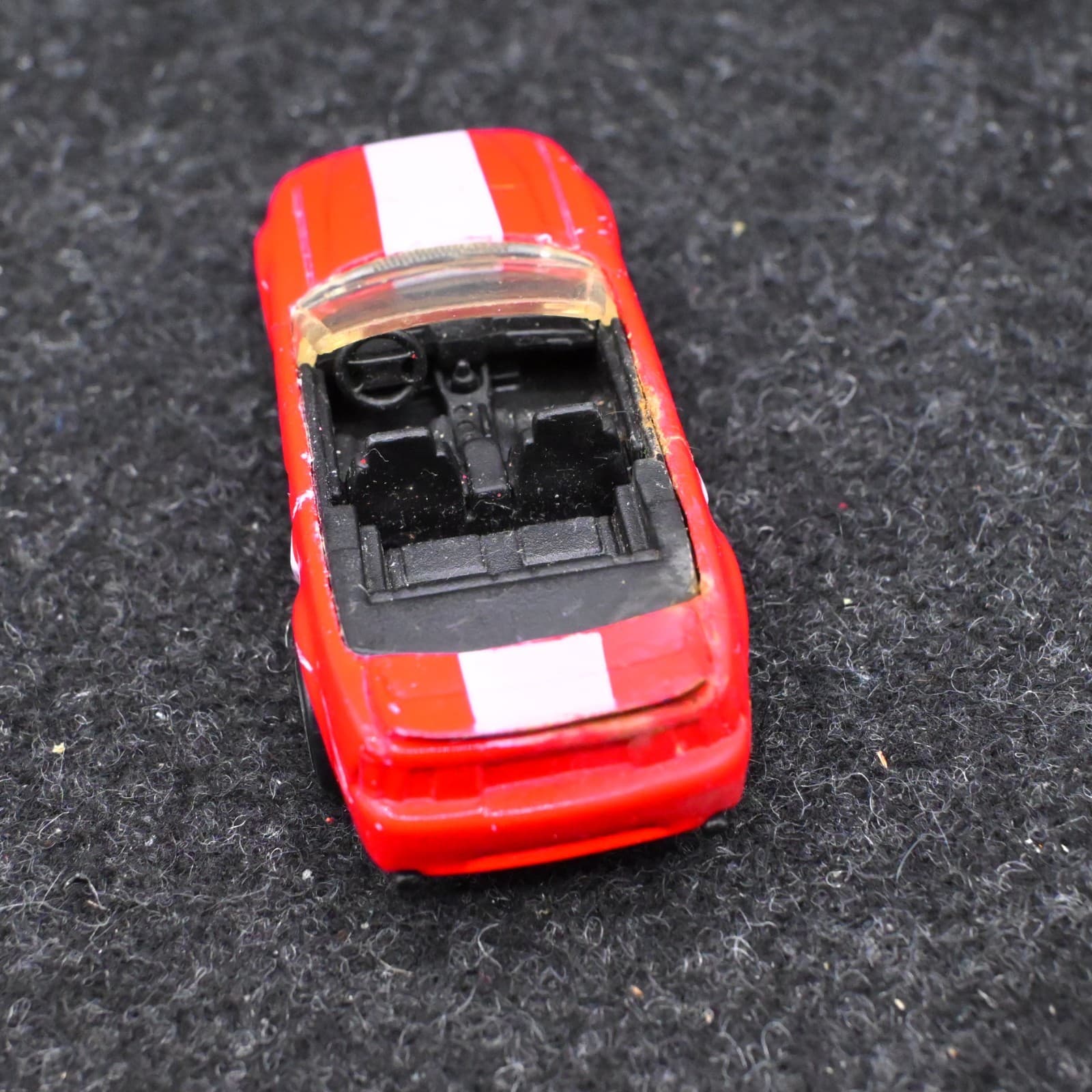 MATCHBOX VINTAGE '99 RED/WHITE FORD MUSTANG CONVERTIBLE - Thumbnail 7