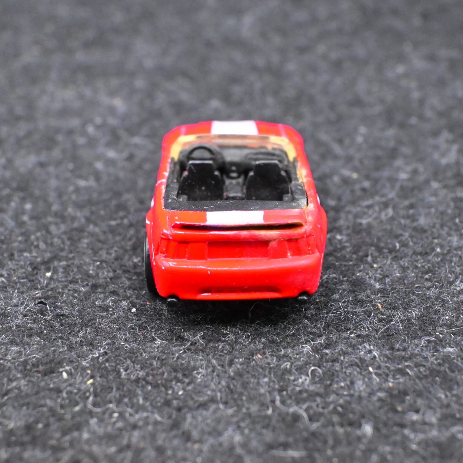 MATCHBOX VINTAGE '99 RED/WHITE FORD MUSTANG CONVERTIBLE - Thumbnail 6