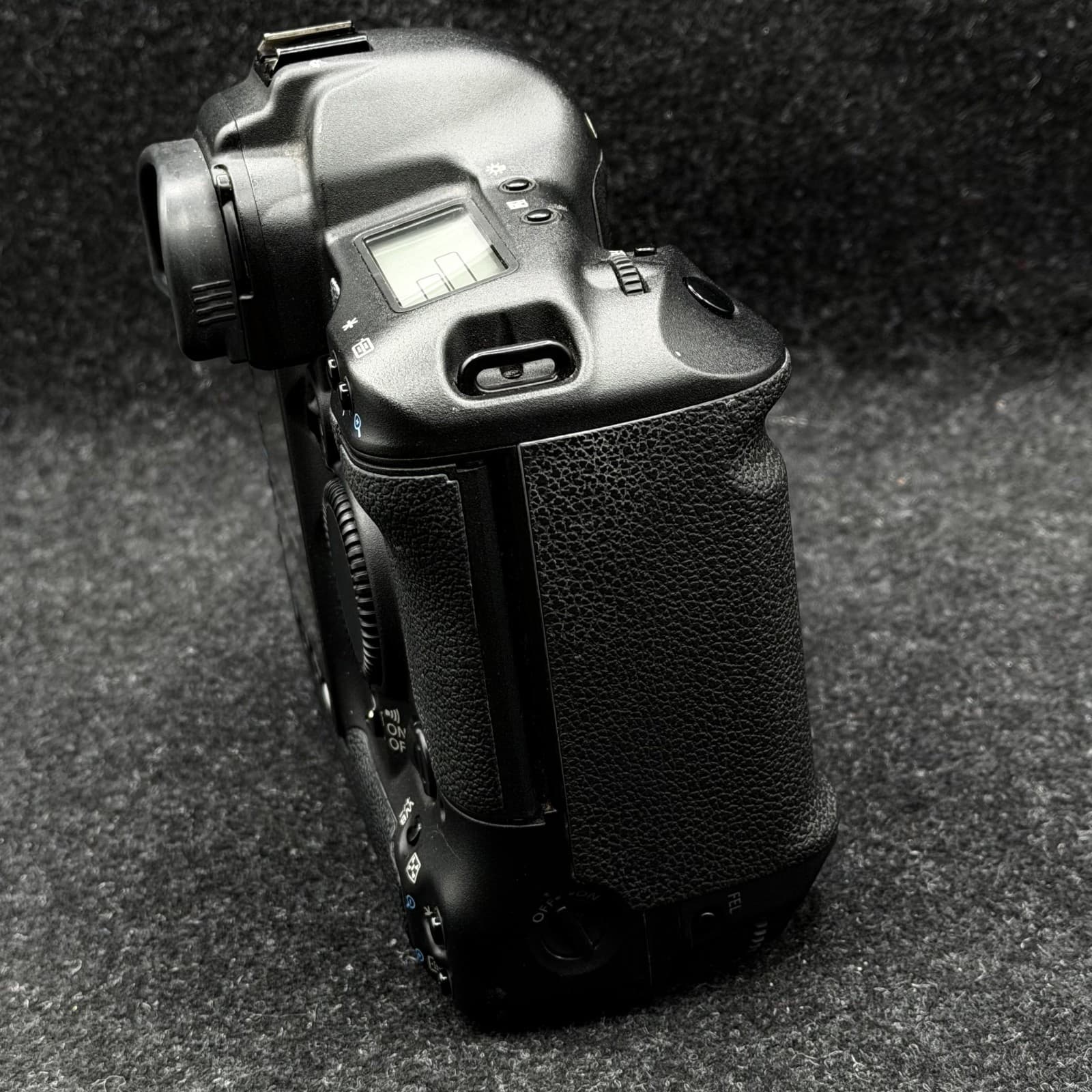 (FOR PARTS/REPAIR) Canon EOS 1D Mark ll Digital SLR Camera Body - Thumbnail 4