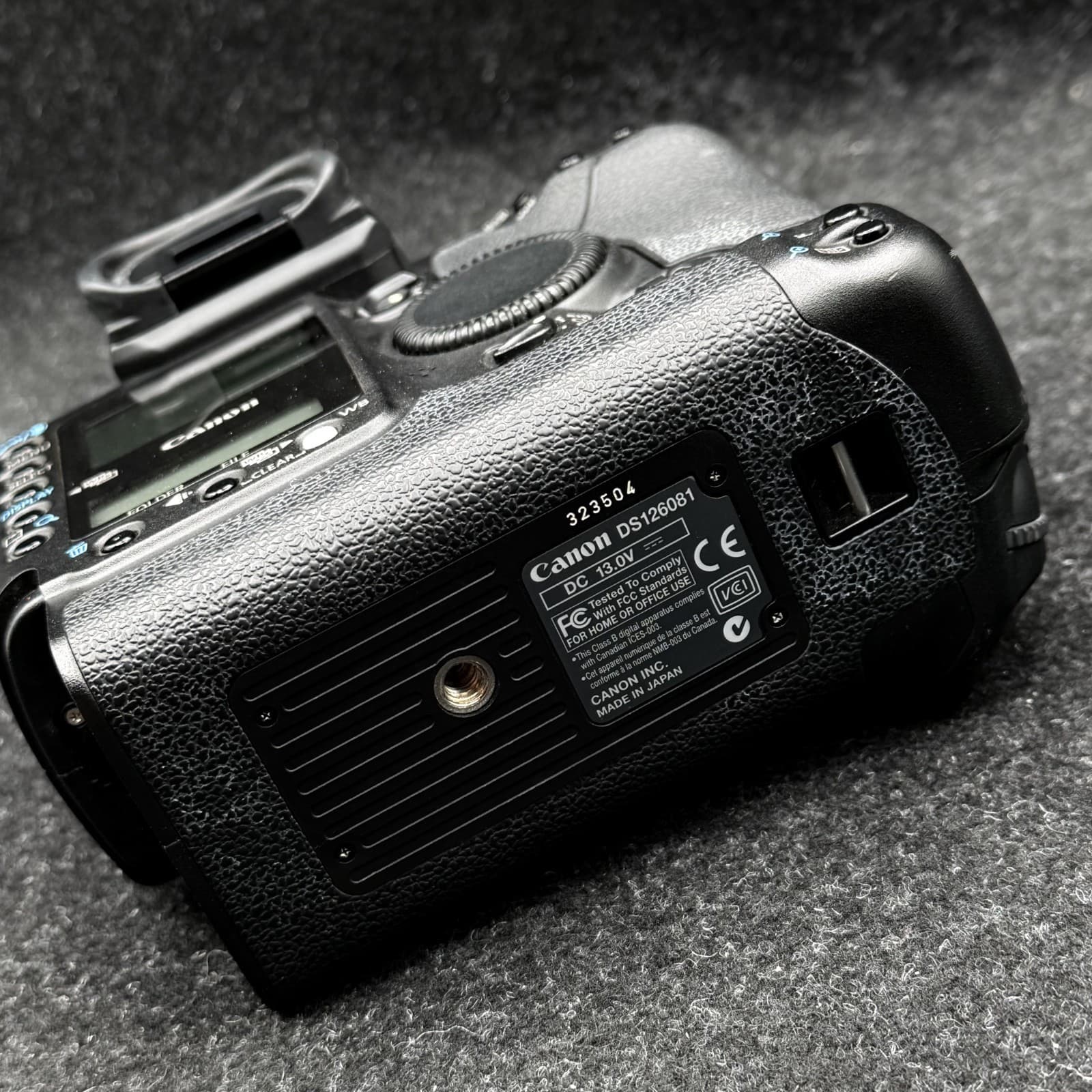 (FOR PARTS/REPAIR) Canon EOS 1D Mark ll Digital SLR Camera Body - Thumbnail 6