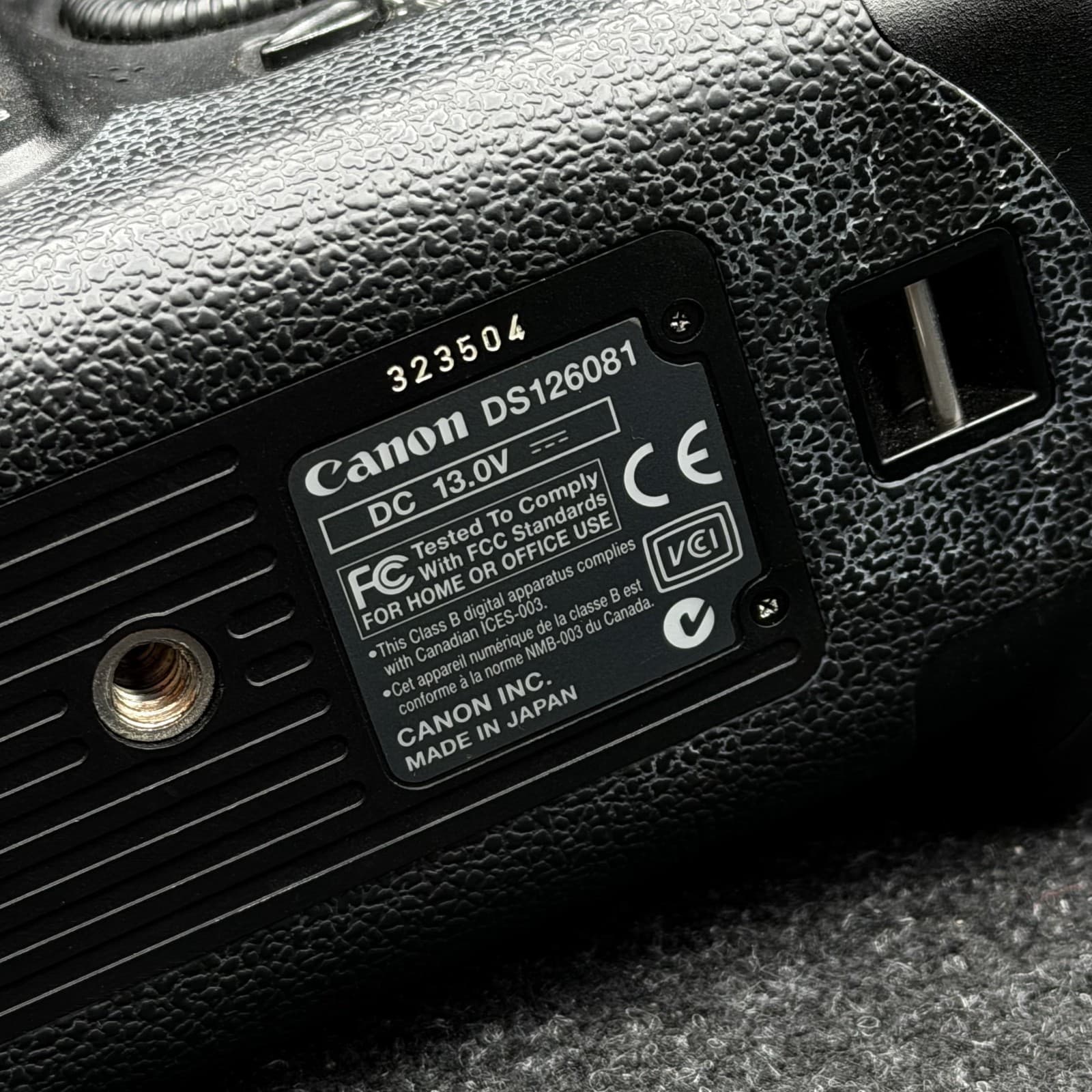 (FOR PARTS/REPAIR) Canon EOS 1D Mark ll Digital SLR Camera Body - Thumbnail 5