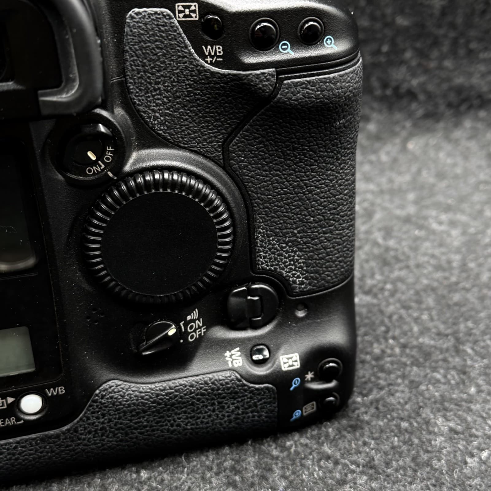 (FOR PARTS/REPAIR) Canon EOS 1D Mark ll Digital SLR Camera Body - Thumbnail 11