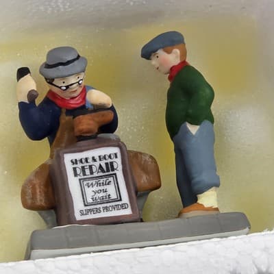 Dept. 56 SIDEWALK SHOE REPAIR Christmas In The City FIG 436500 - Thumbnail 3