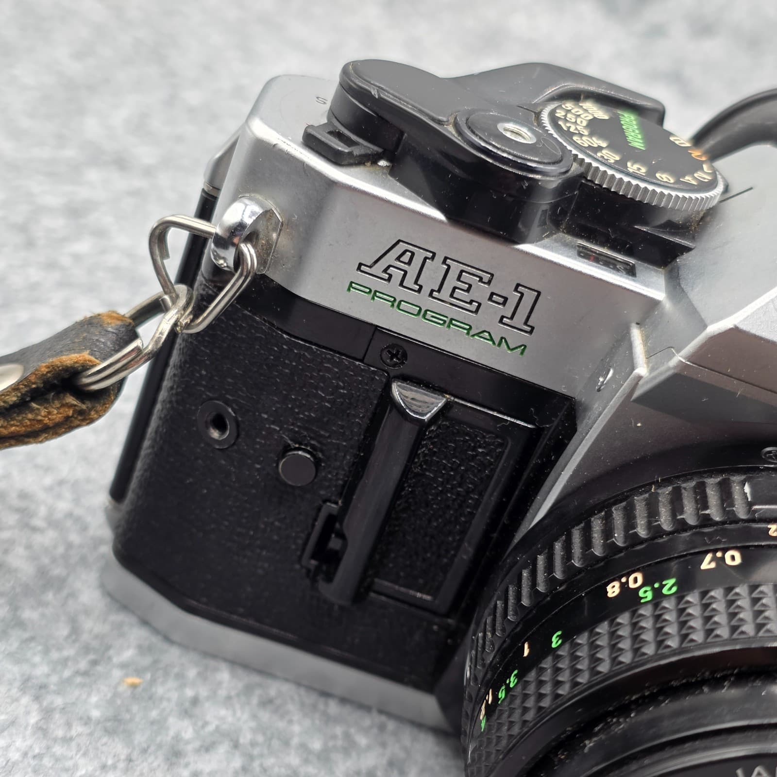 Canon AE-1 Program 35mm Film Camera w/ 50mm 1:1.8 Lens 790 - Thumbnail 12