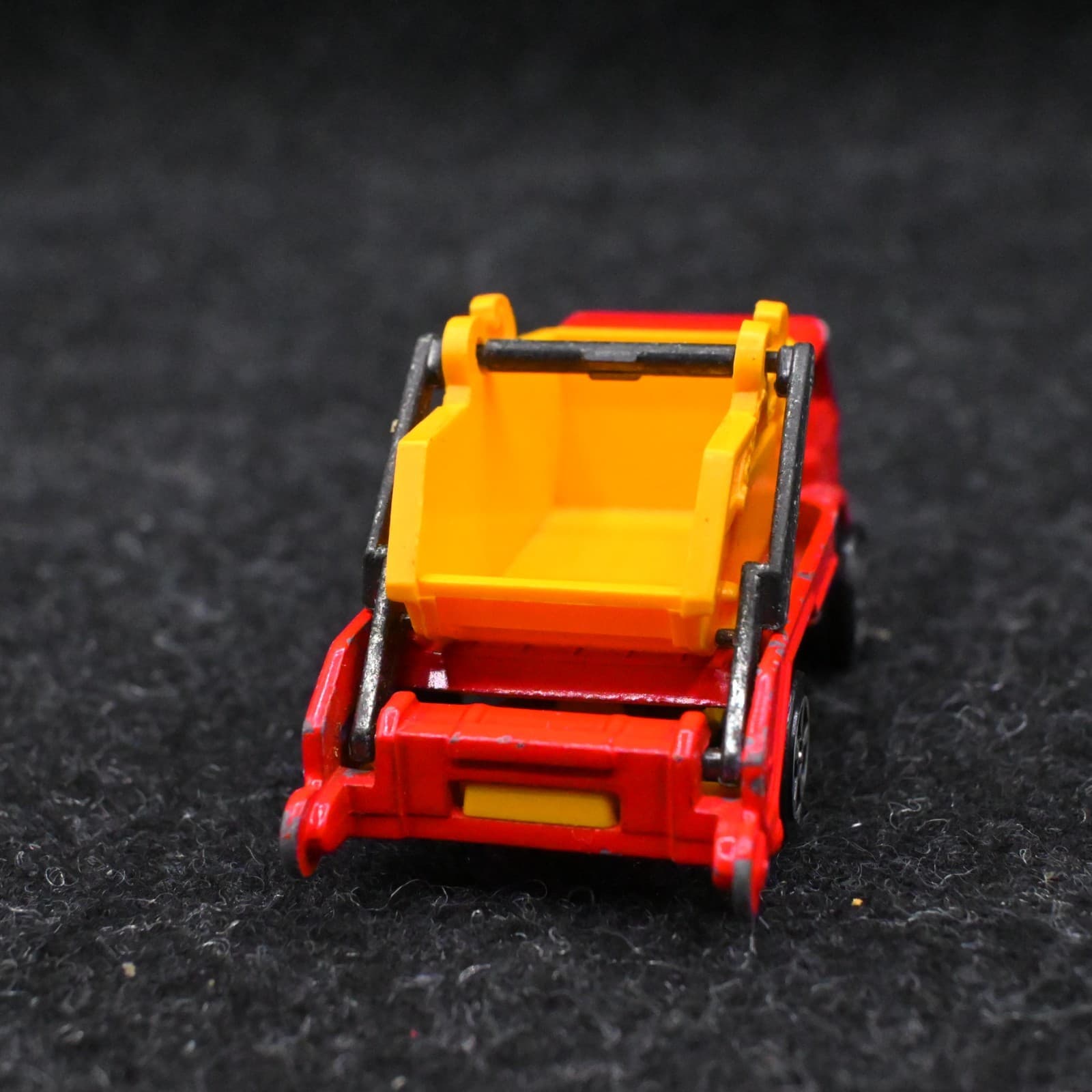 VTG Corgi Juniors Whizzwheels Ford D 1000 Skip Truck - red & yellow - England - Thumbnail 2