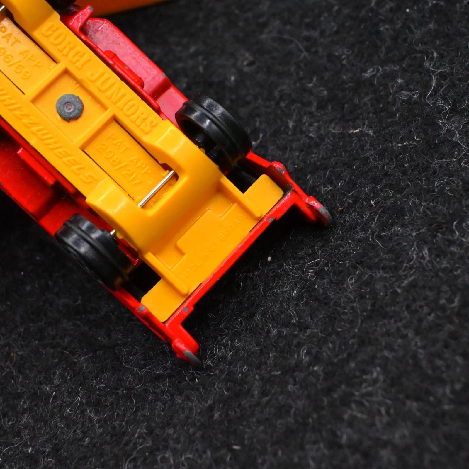 VTG Corgi Juniors Whizzwheels Ford D 1000 Skip Truck - red & yellow - England - Thumbnail 10