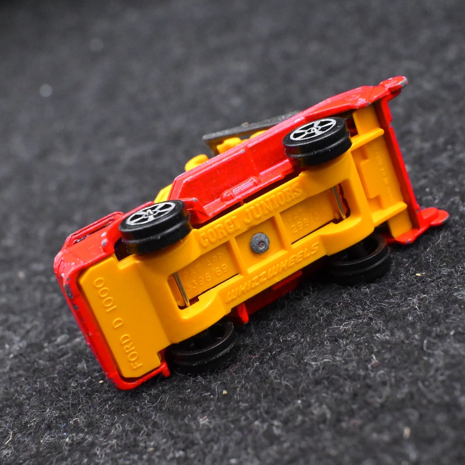 VTG Corgi Juniors Whizzwheels Ford D 1000 Skip Truck - red & yellow - England - Thumbnail 6