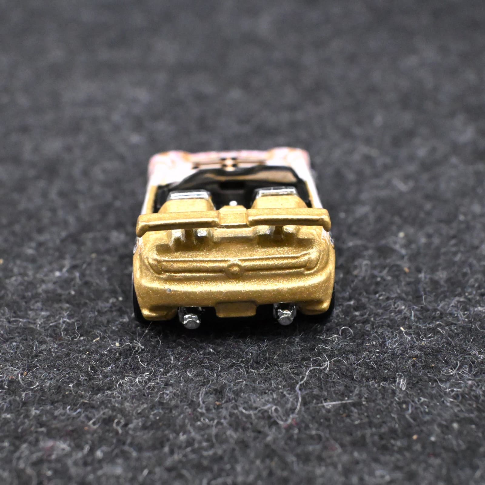 Hot Wheels Mattel 2001 Tantrum Convertible Car Diecast Bee Hive 1:64 Collectible - Thumbnail 4