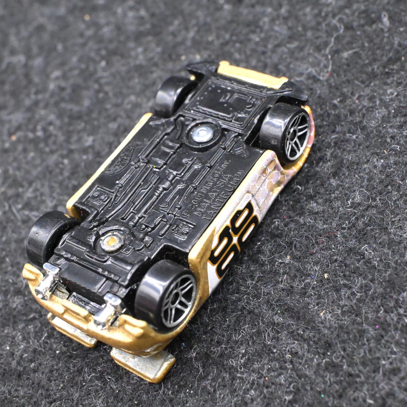 Hot Wheels Mattel 2001 Tantrum Convertible Car Diecast Bee Hive 1:64 Collectible - Thumbnail 8