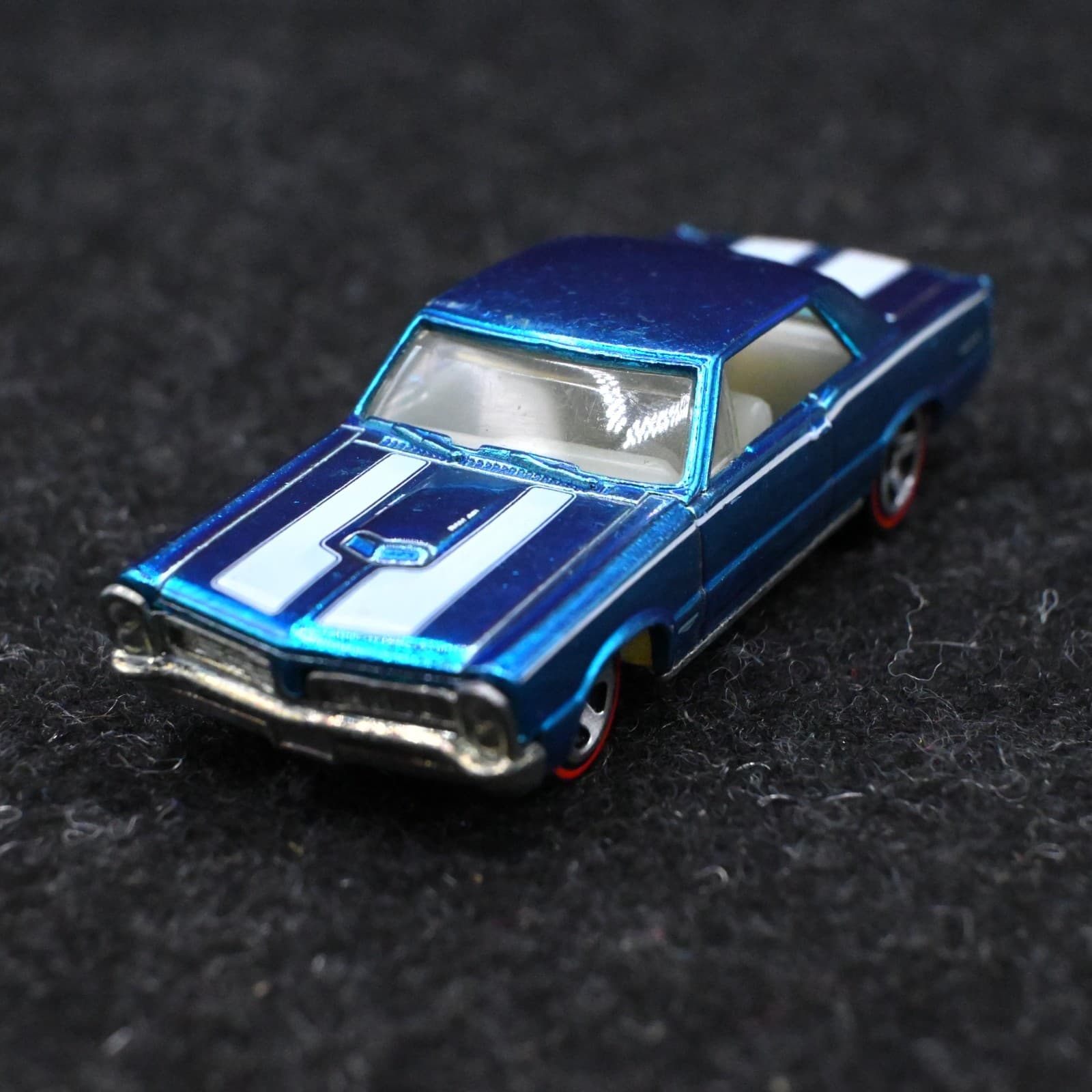LOOSE Hot Wheels Classics Series 1 1965 Pontiac GTO Blue Spectraflame Redline - Thumbnail 2