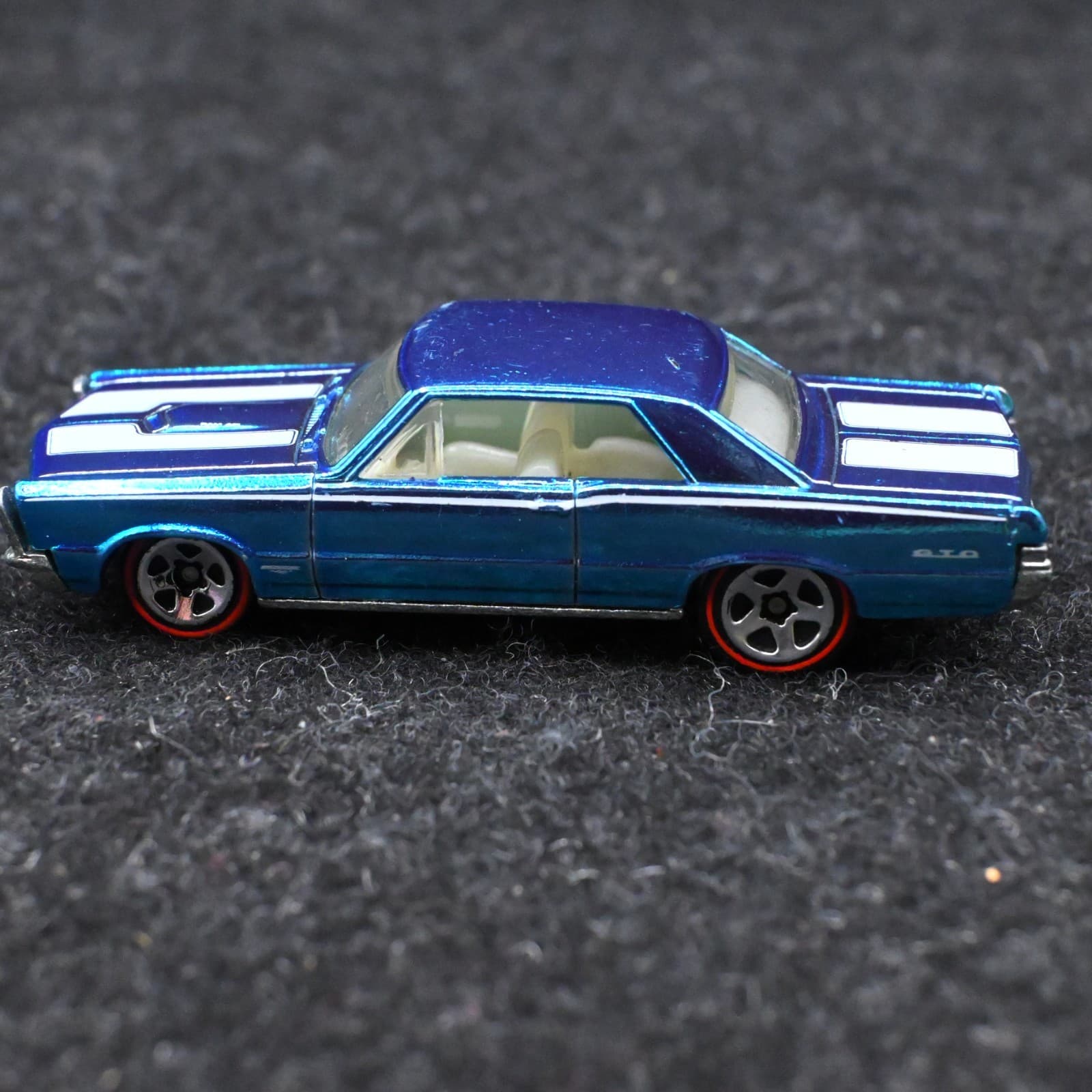 LOOSE Hot Wheels Classics Series 1 1965 Pontiac GTO Blue Spectraflame Redline