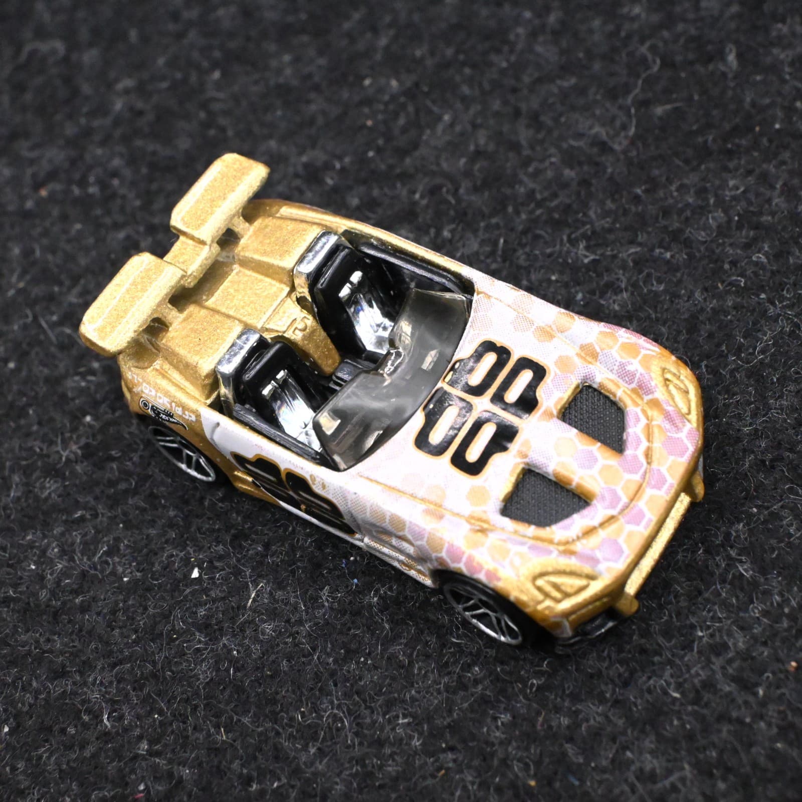 Hot Wheels Mattel 2001 Tantrum Convertible Car Diecast Bee Hive 1:64 Collectible - Thumbnail 6