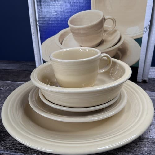 Fiesta Ivory (retired) Classic Rim 5-Piece Place Setting W/ Box - Thumbnail 6